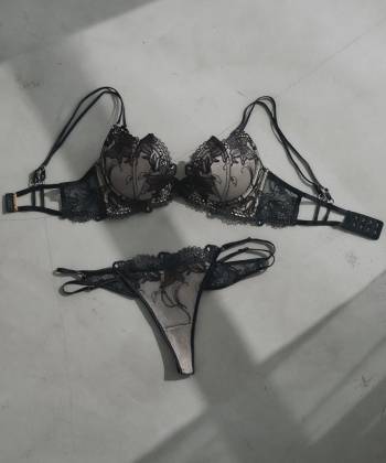 グリマーリリー シャープメイク ブラ