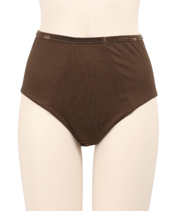 テンダースキン ハイライズ ショーツ