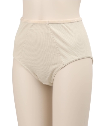 テンダースキン ハイライズ ショーツ