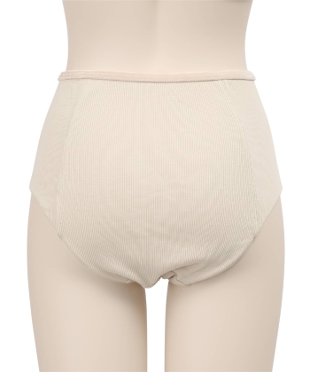 テンダースキン ハイライズ ショーツ