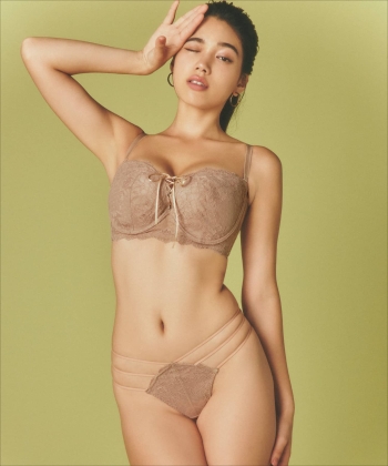 コリンヌ グラマラスキニー ブラ