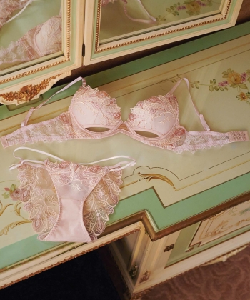 レーシーフェザー グラマーアップ