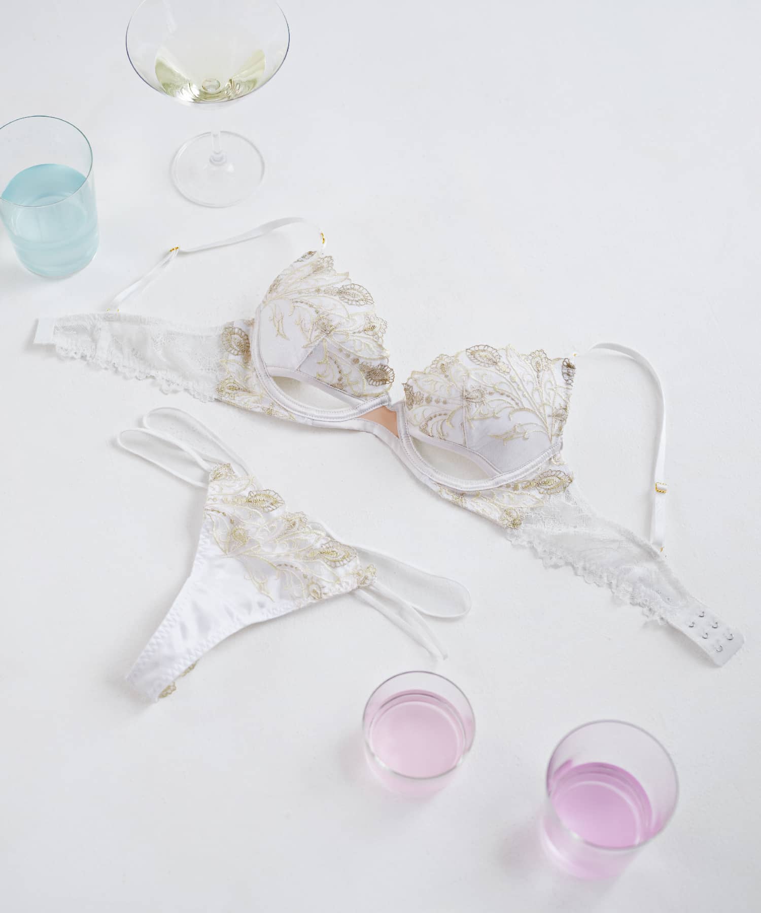 レーシーフェザー エンブレース Tバック