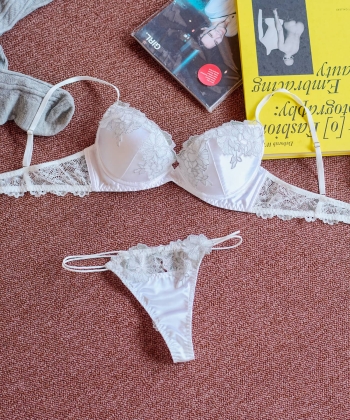 フォクシーサテン グラマーアップ ブラ