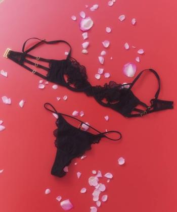 レーシーフリル ブラ&Tバック セット