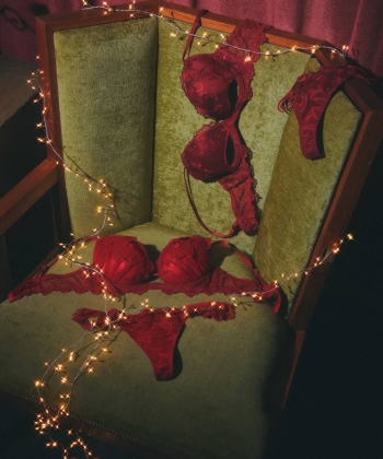 レーシーリボン フリル Tバック