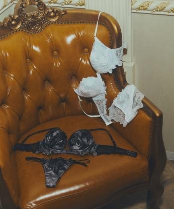 ピオニーヘイズ トリックリフト ブラ