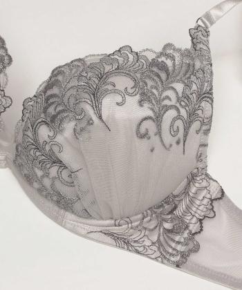 アヴェネル トリックリフト ブラ