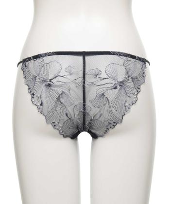 オーバーフラワー エンブロイダリーレース ショーツ