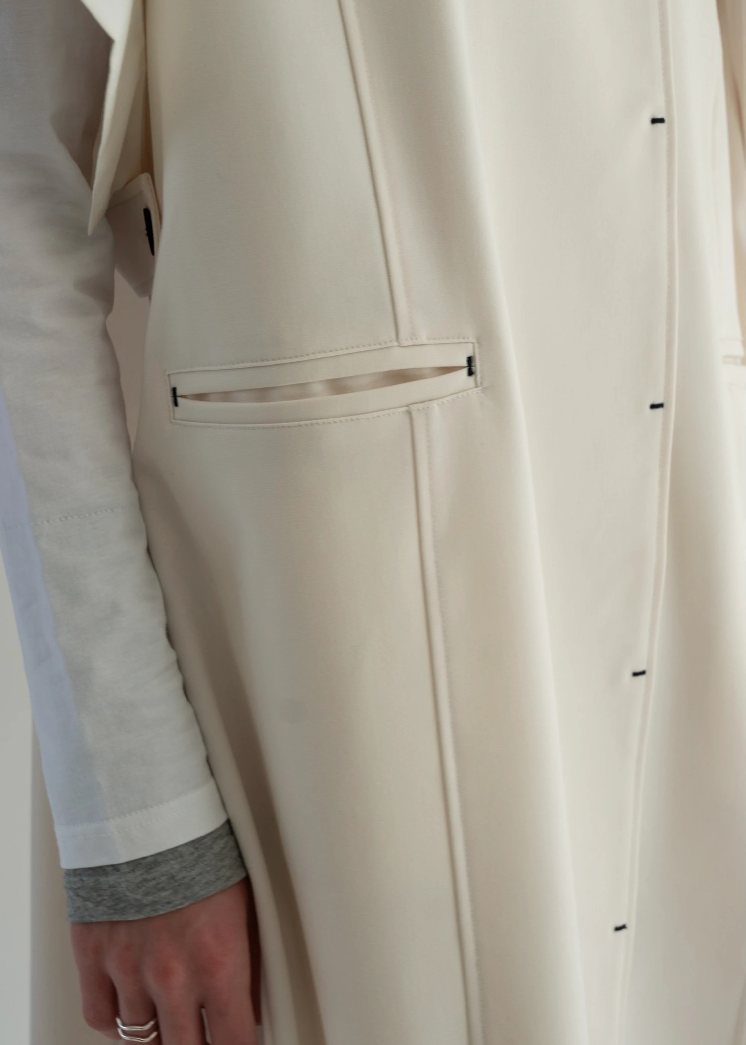 hem cut off panel wide gilet