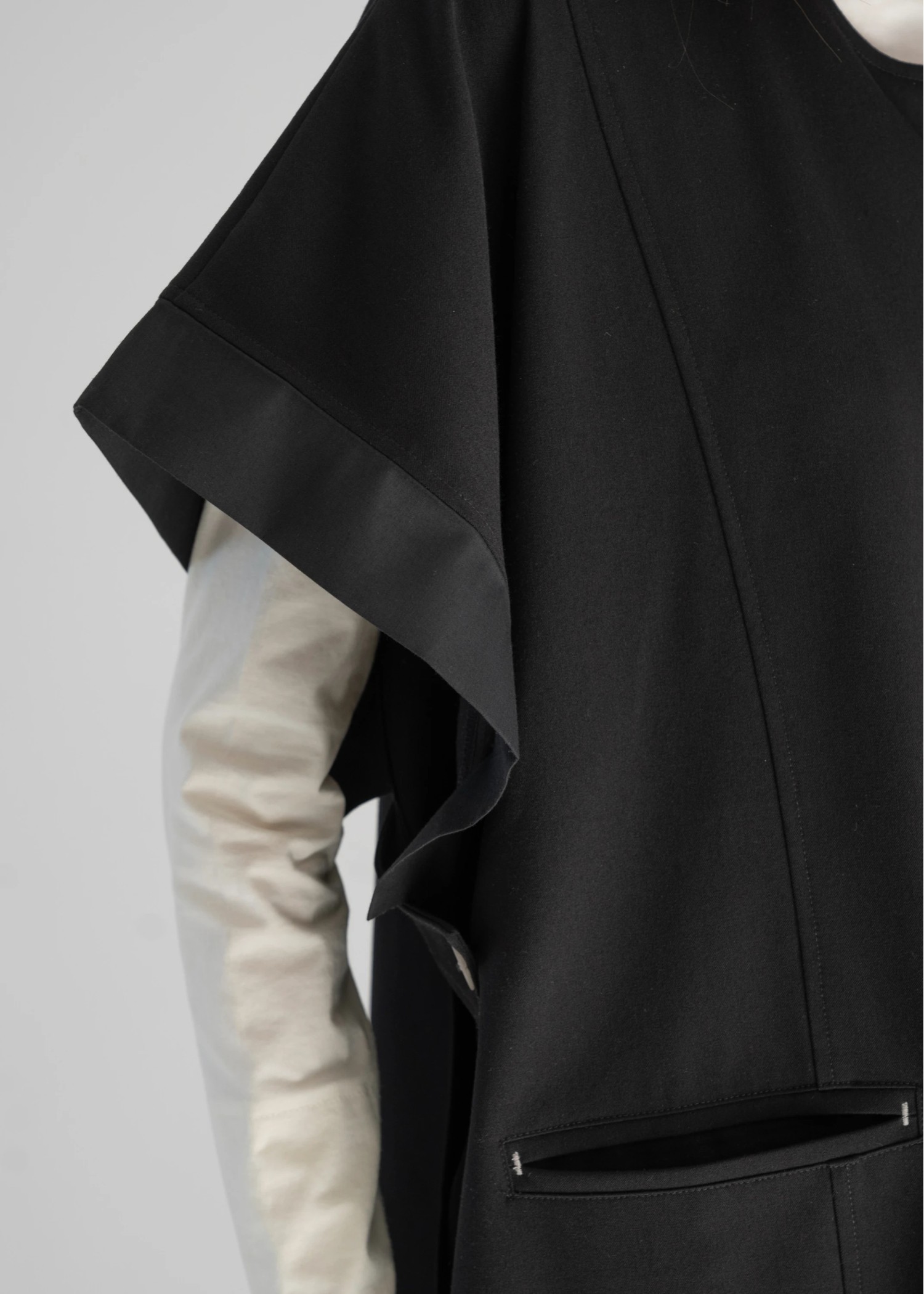 hem cut off panel wide gilet