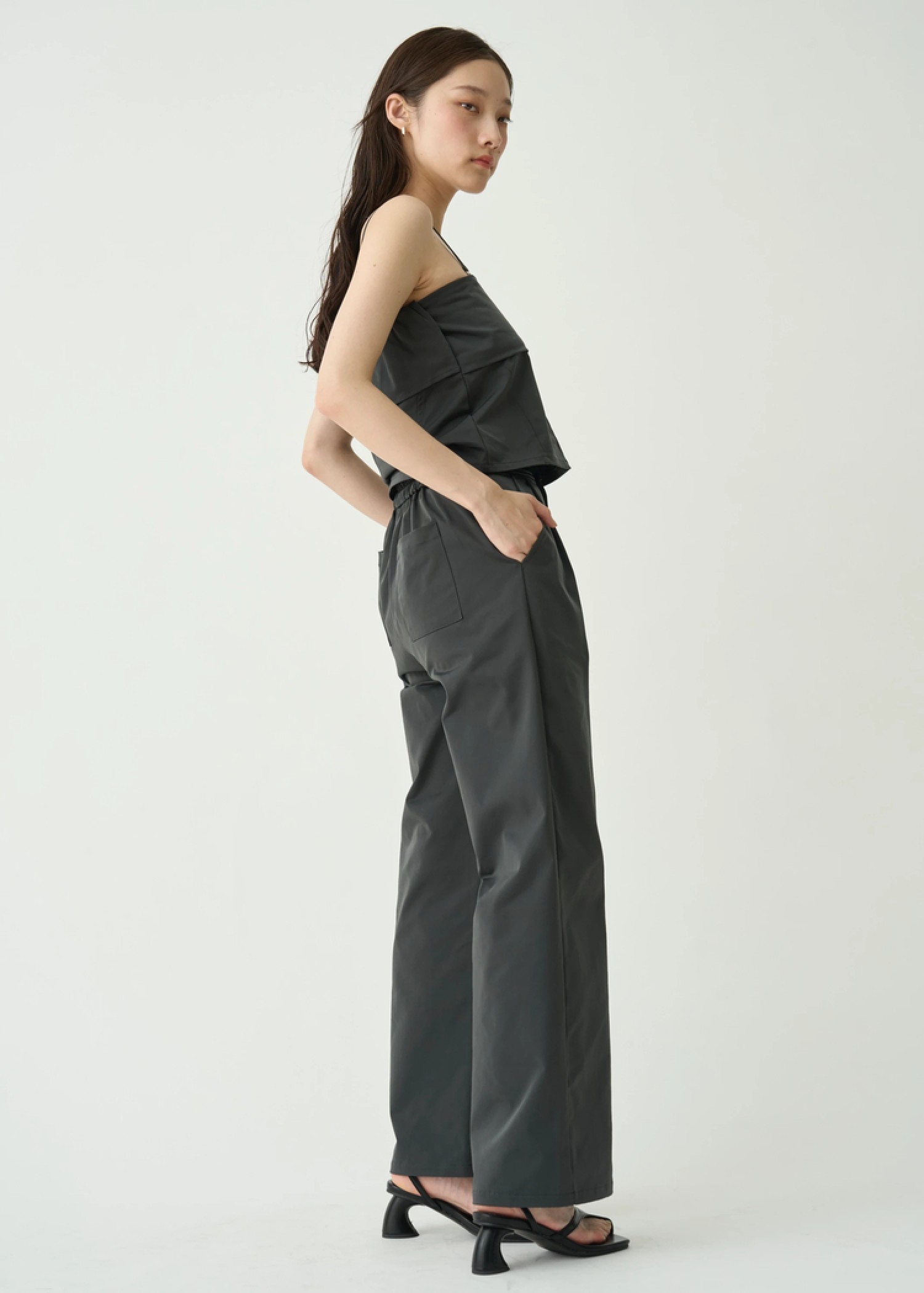 flutter bare tops & tuck pants SET UP