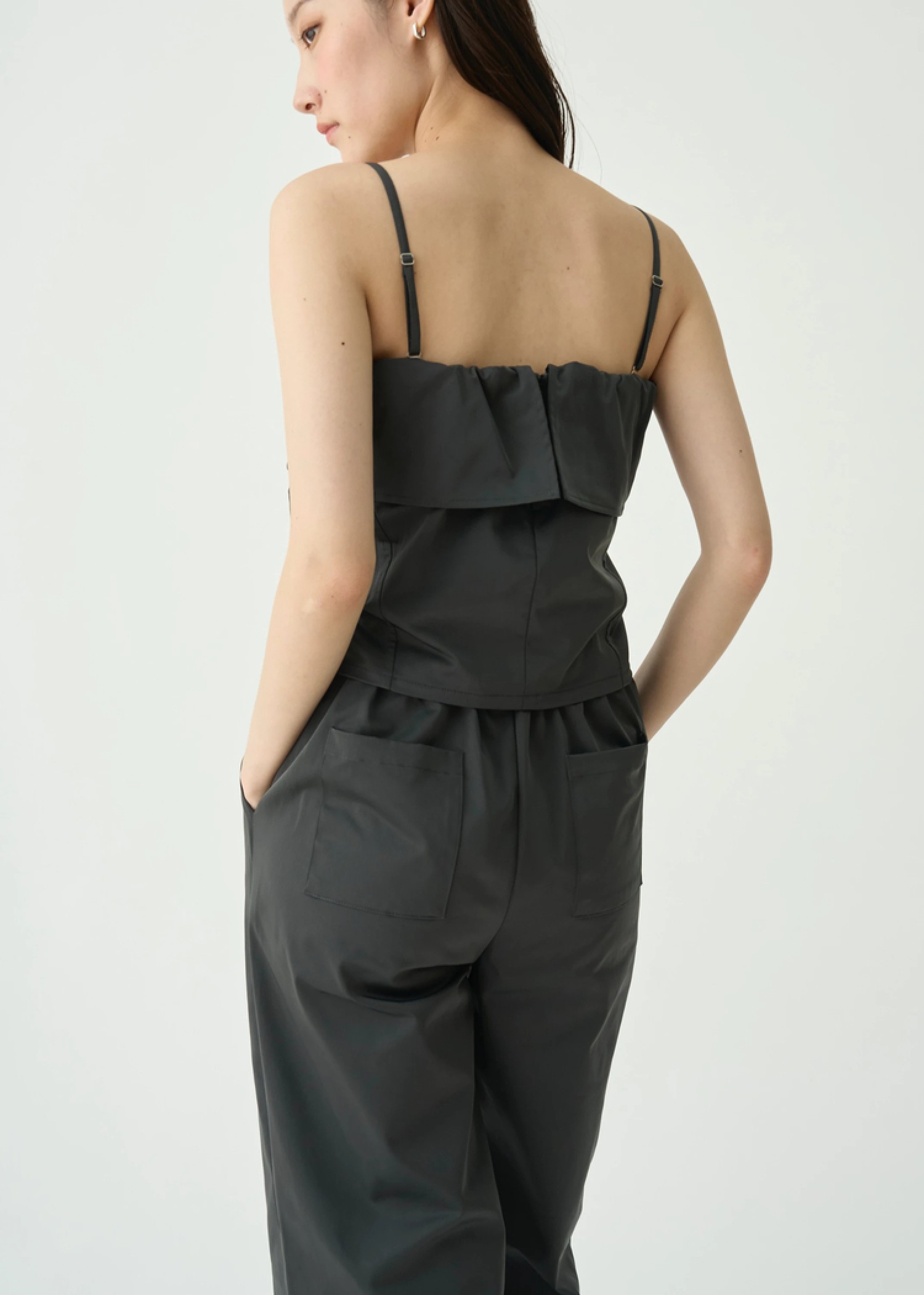 flutter bare tops & tuck pants SET UP