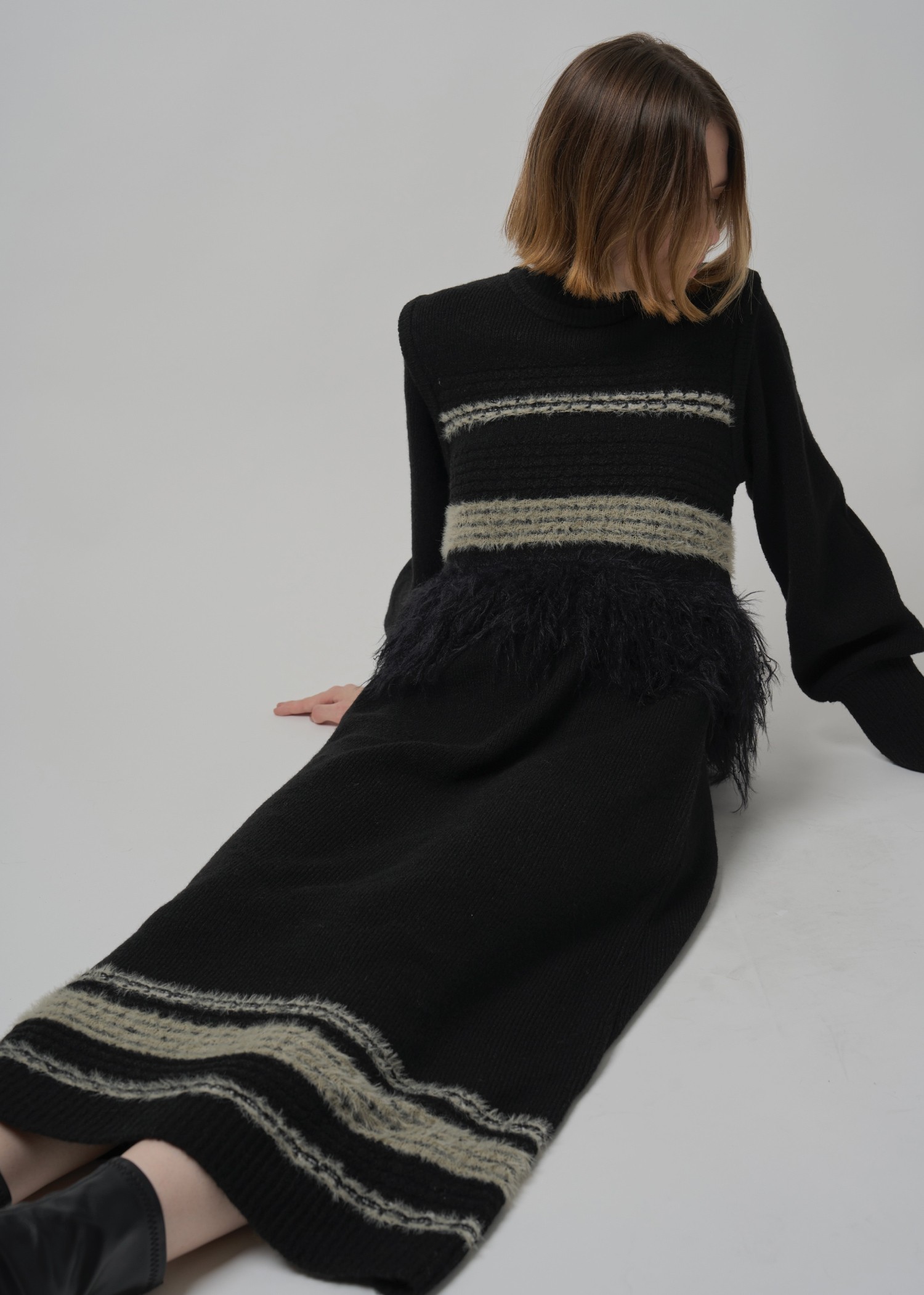 fringe hem random border no sleeve knit