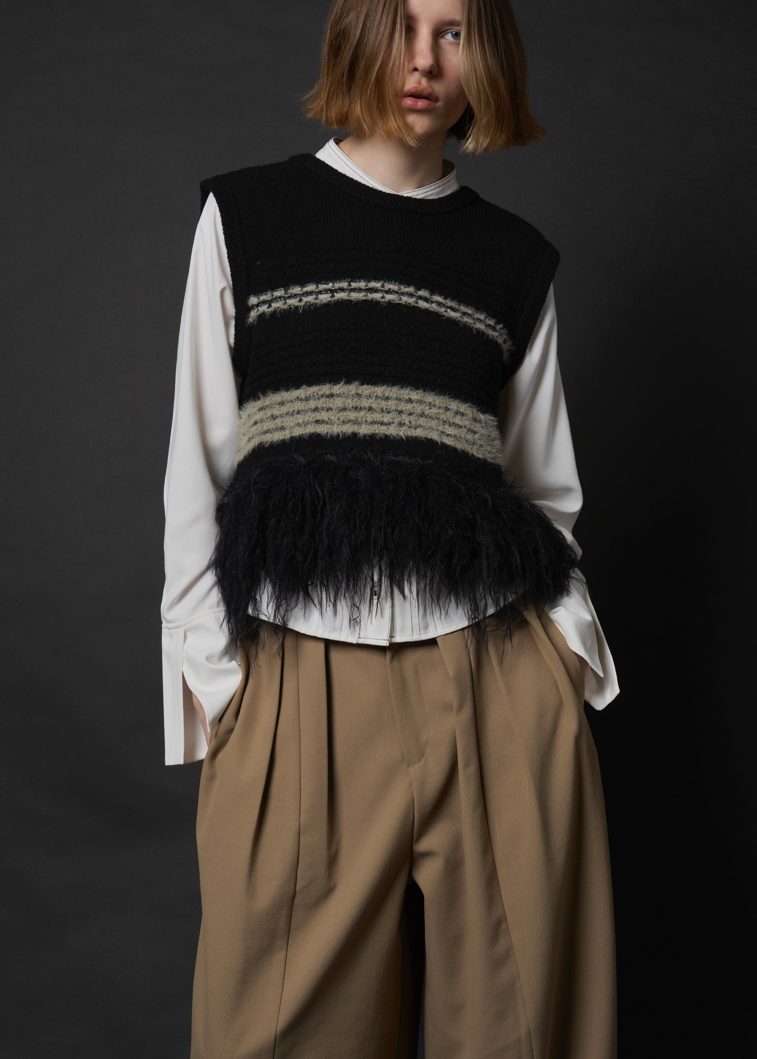 fringe hem random border no sleeve knit