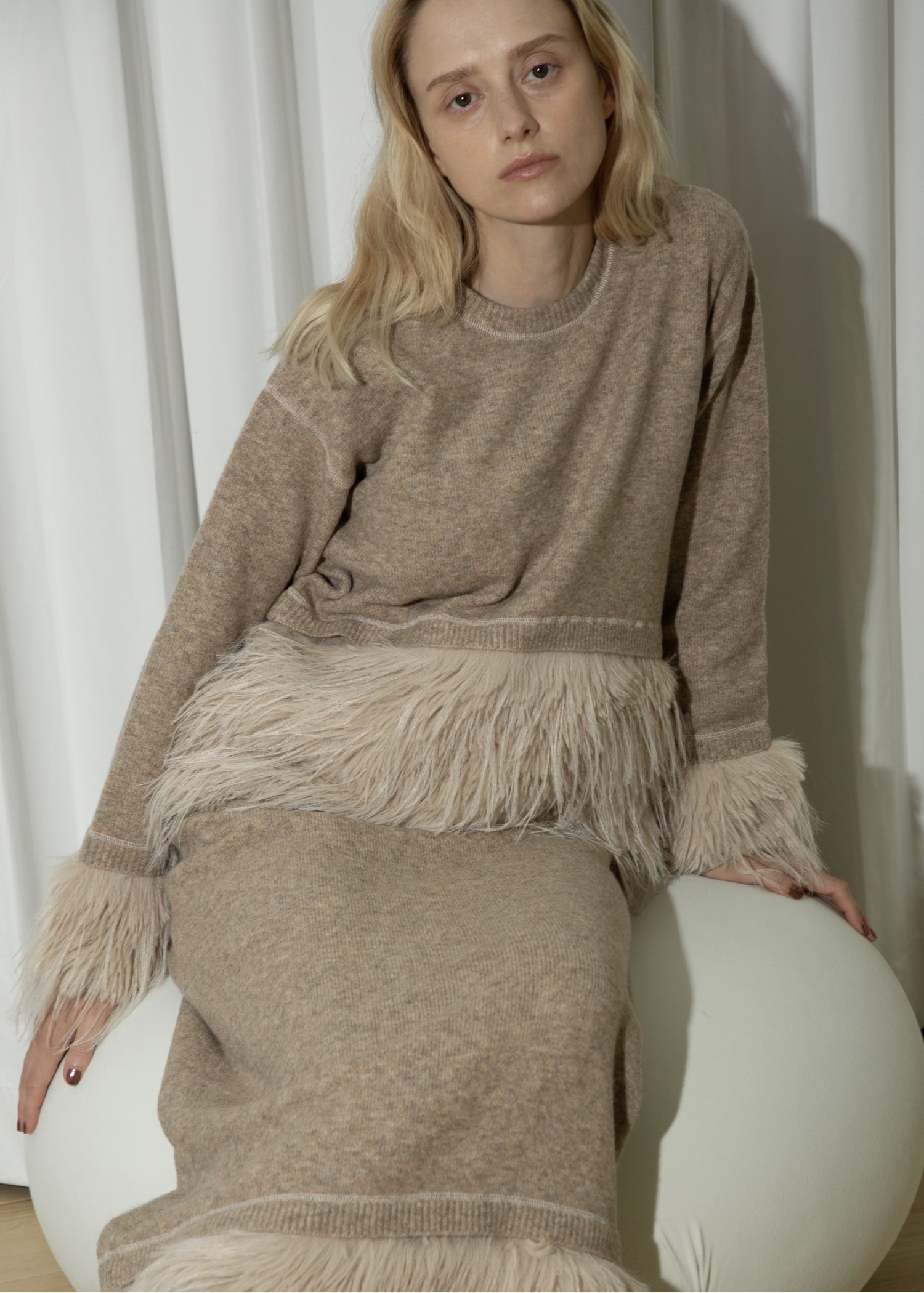 round hem partial fur gently knit