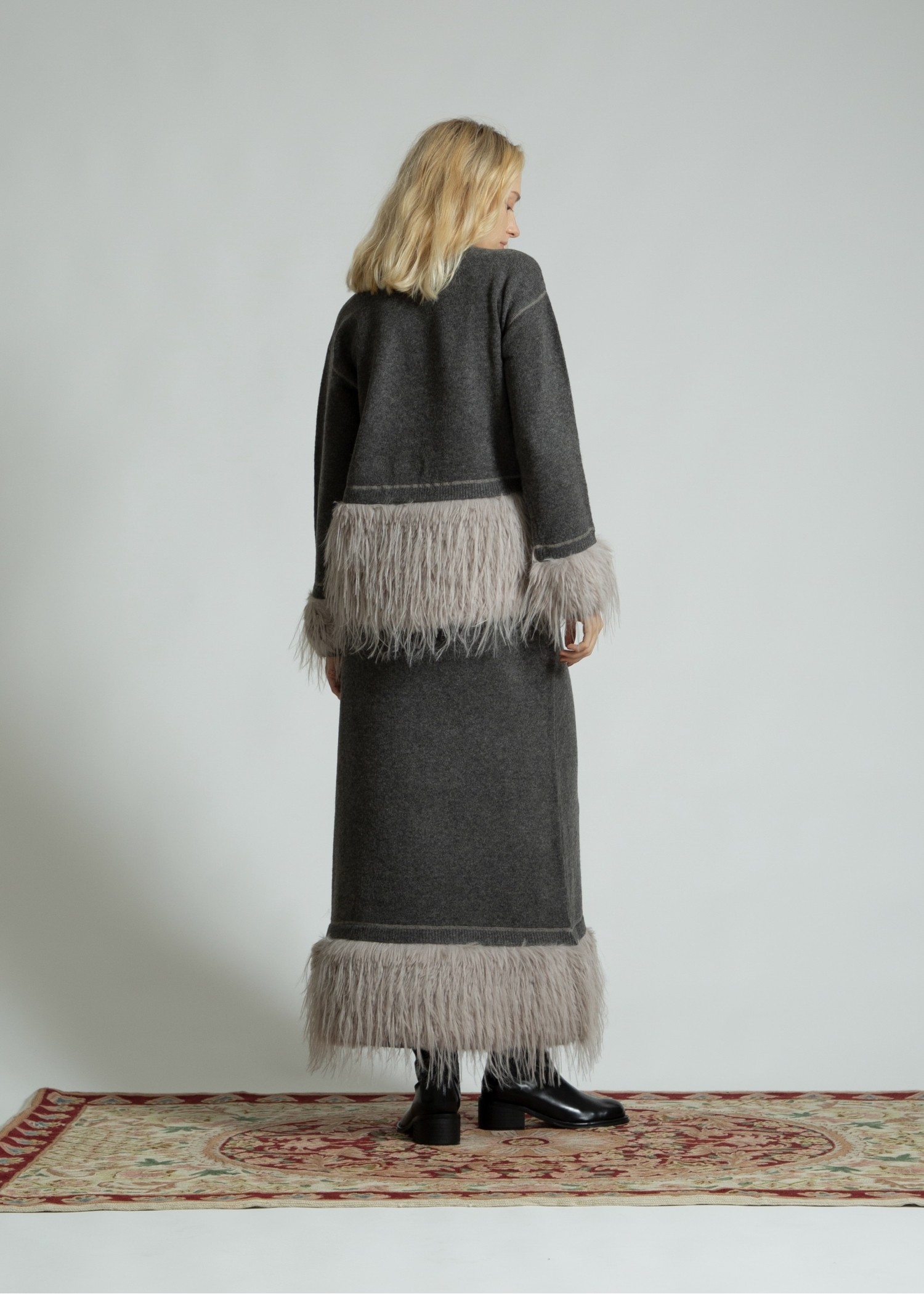 round hem partial fur gently knit