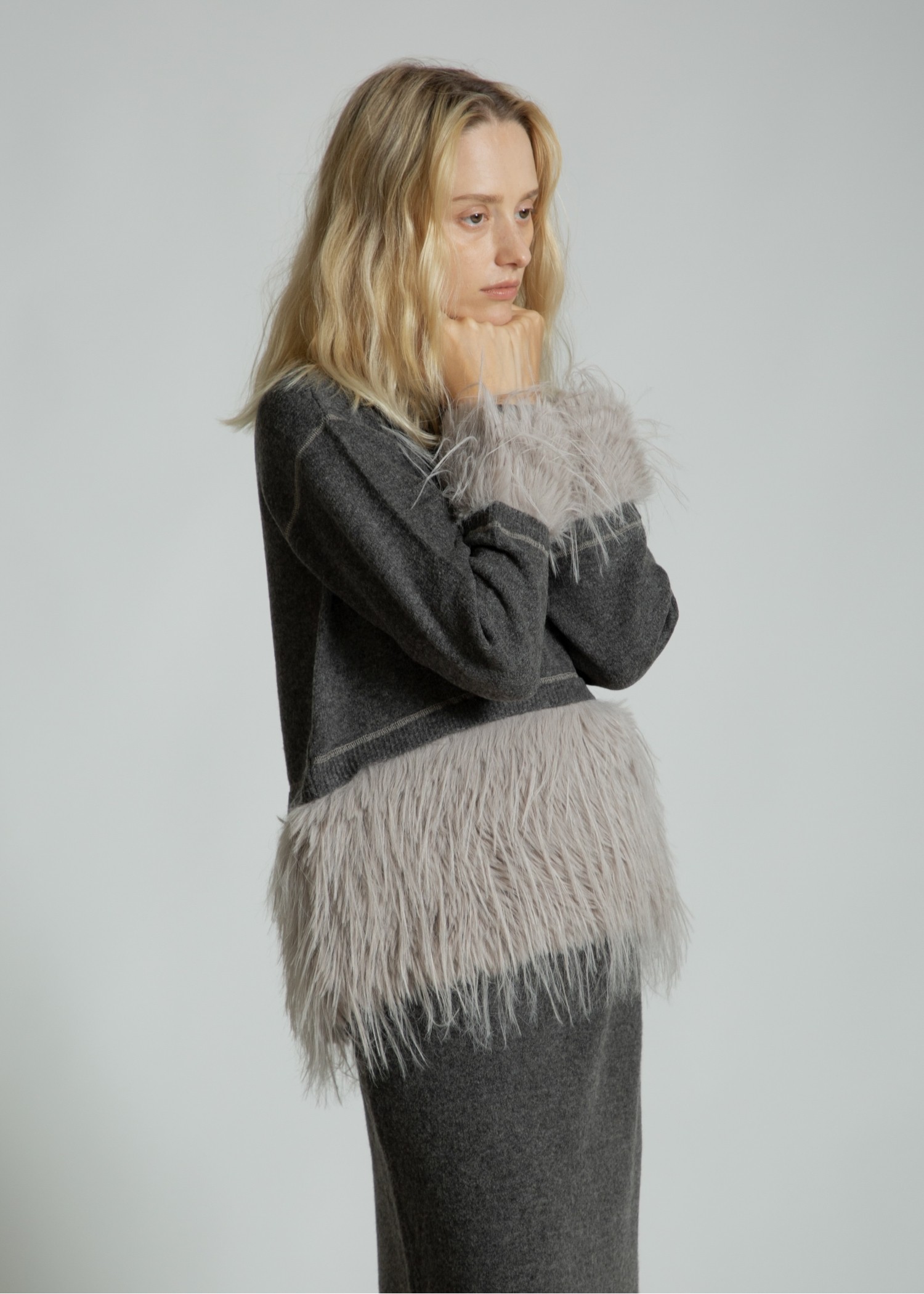 round hem partial fur gently knit