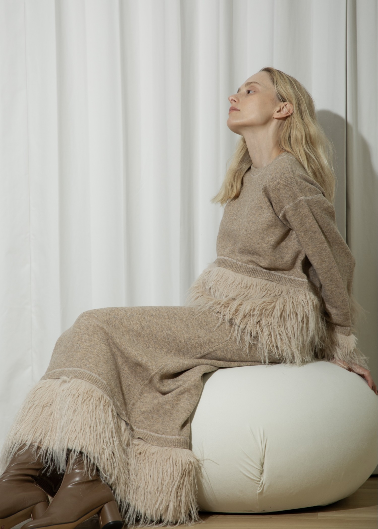 round hem partial fur gently knit
