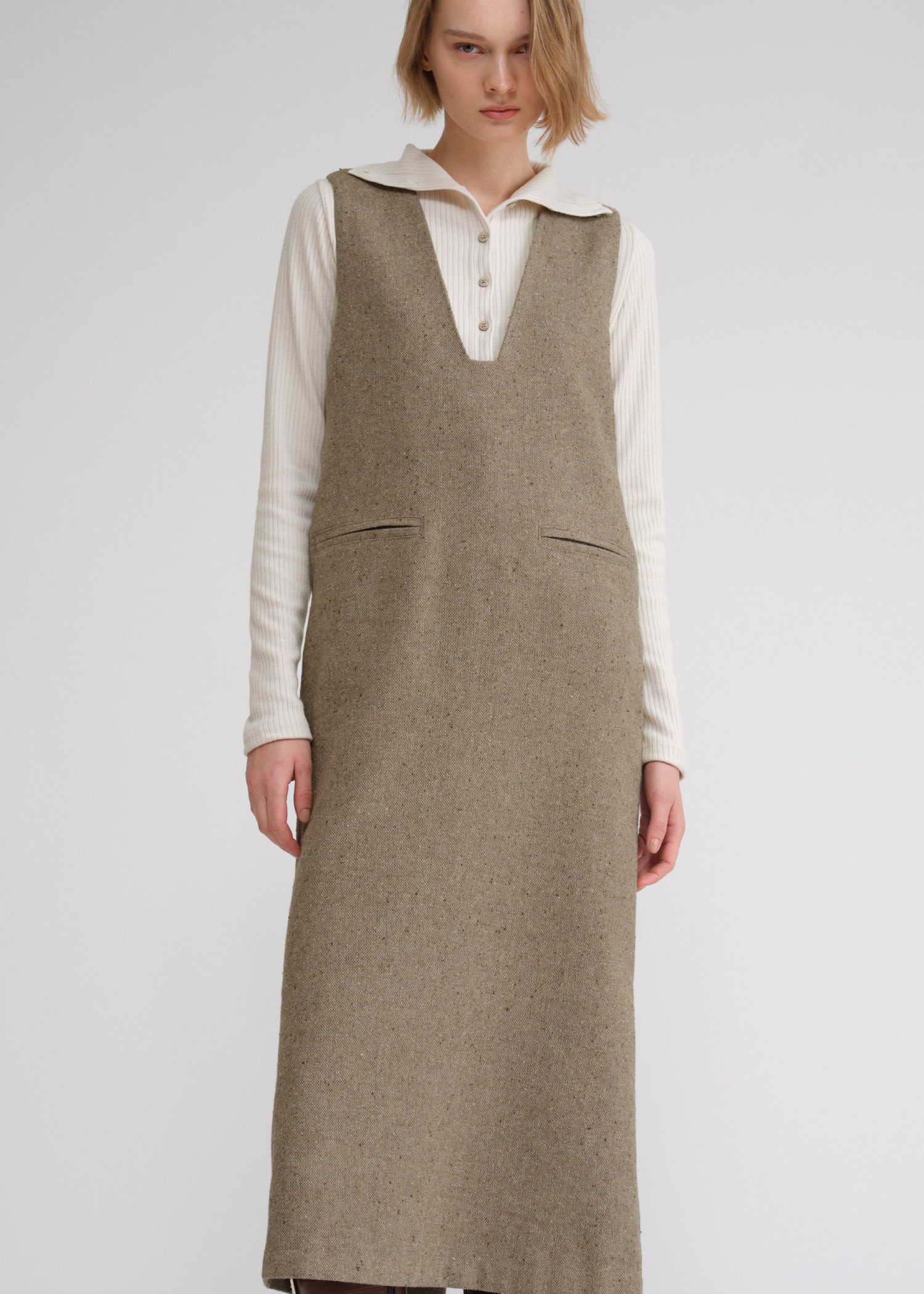 mix tweed no sleeve deep square neck OP