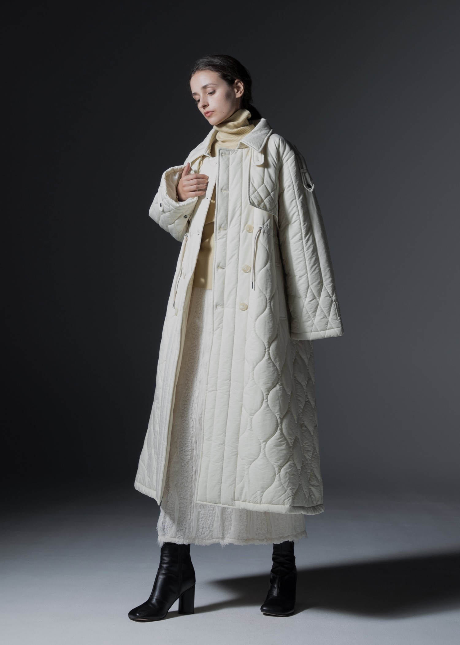 traverse quilting trench detail coat