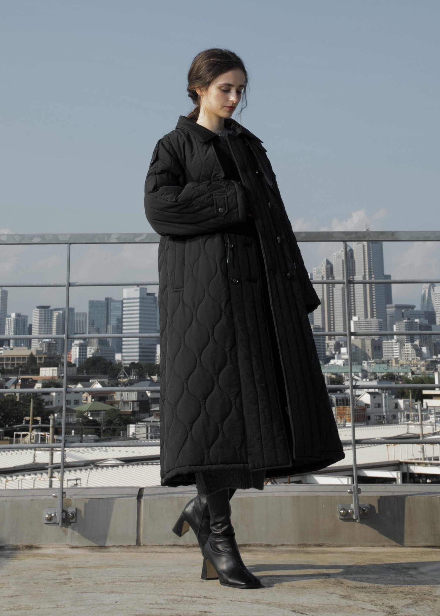 traverse quilting trench detail coat