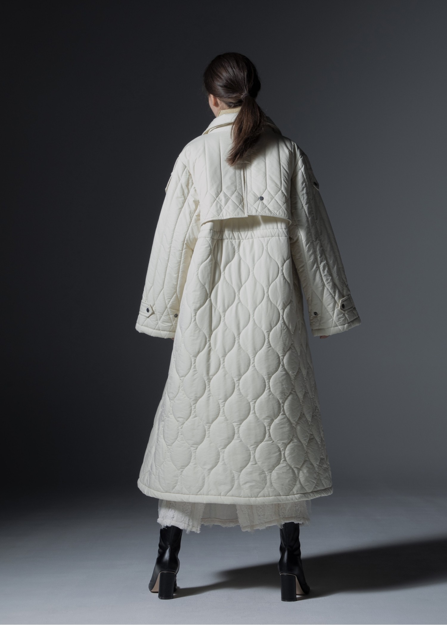 traverse quilting trench detail coat