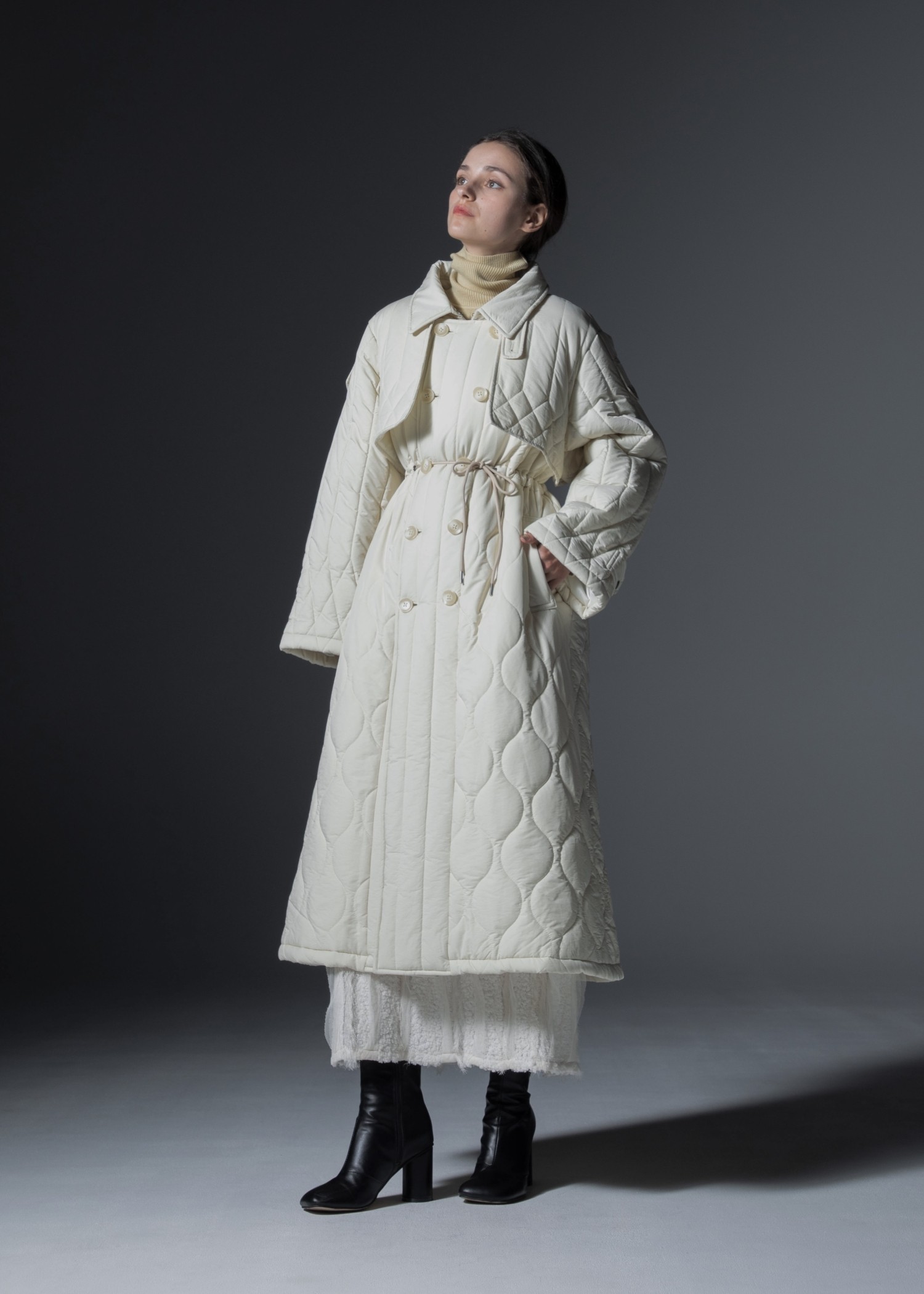 traverse quilting trench detail coat