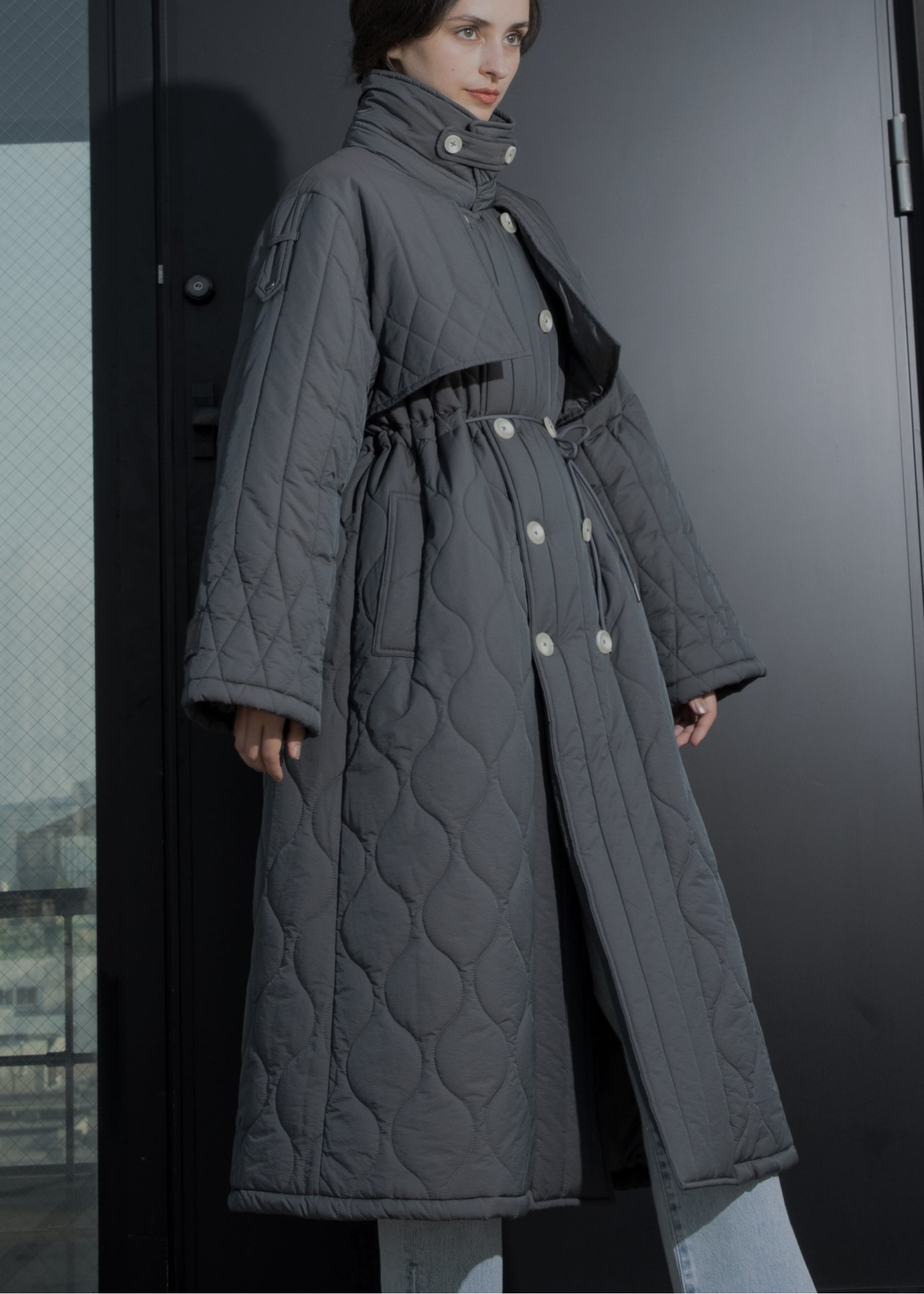 traverse quilting trench detail coat