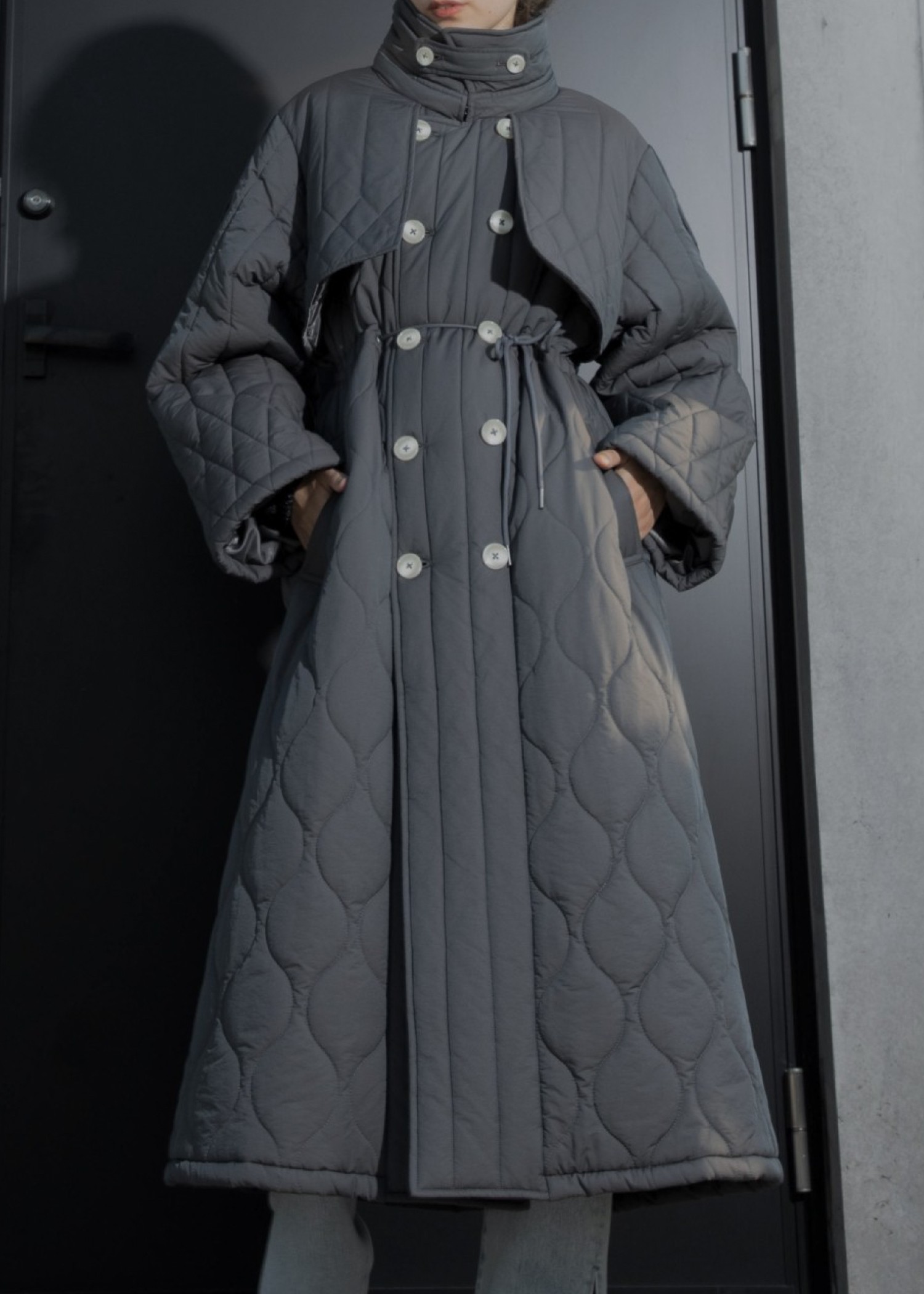 traverse quilting trench detail coat