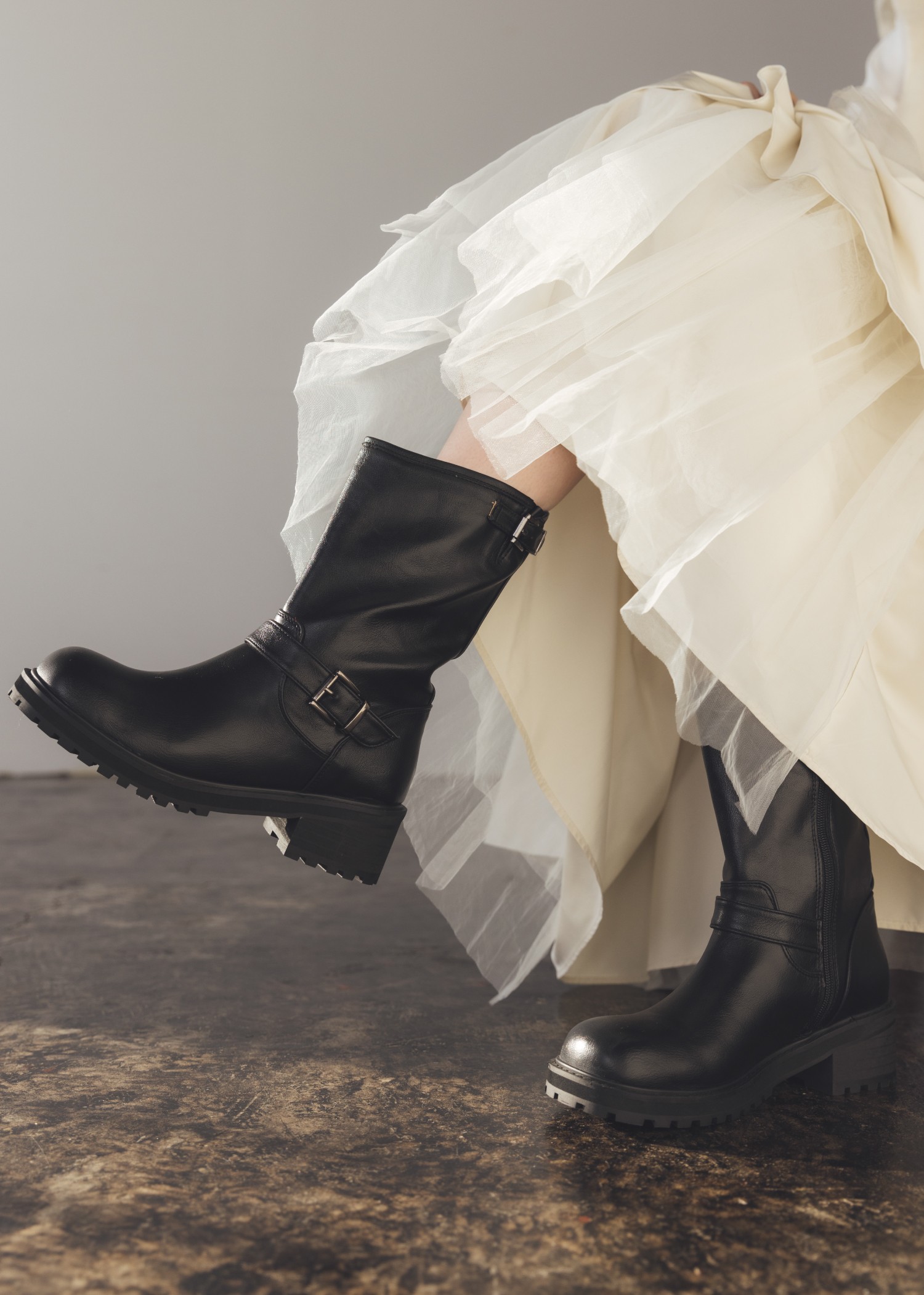 medium engineer boots