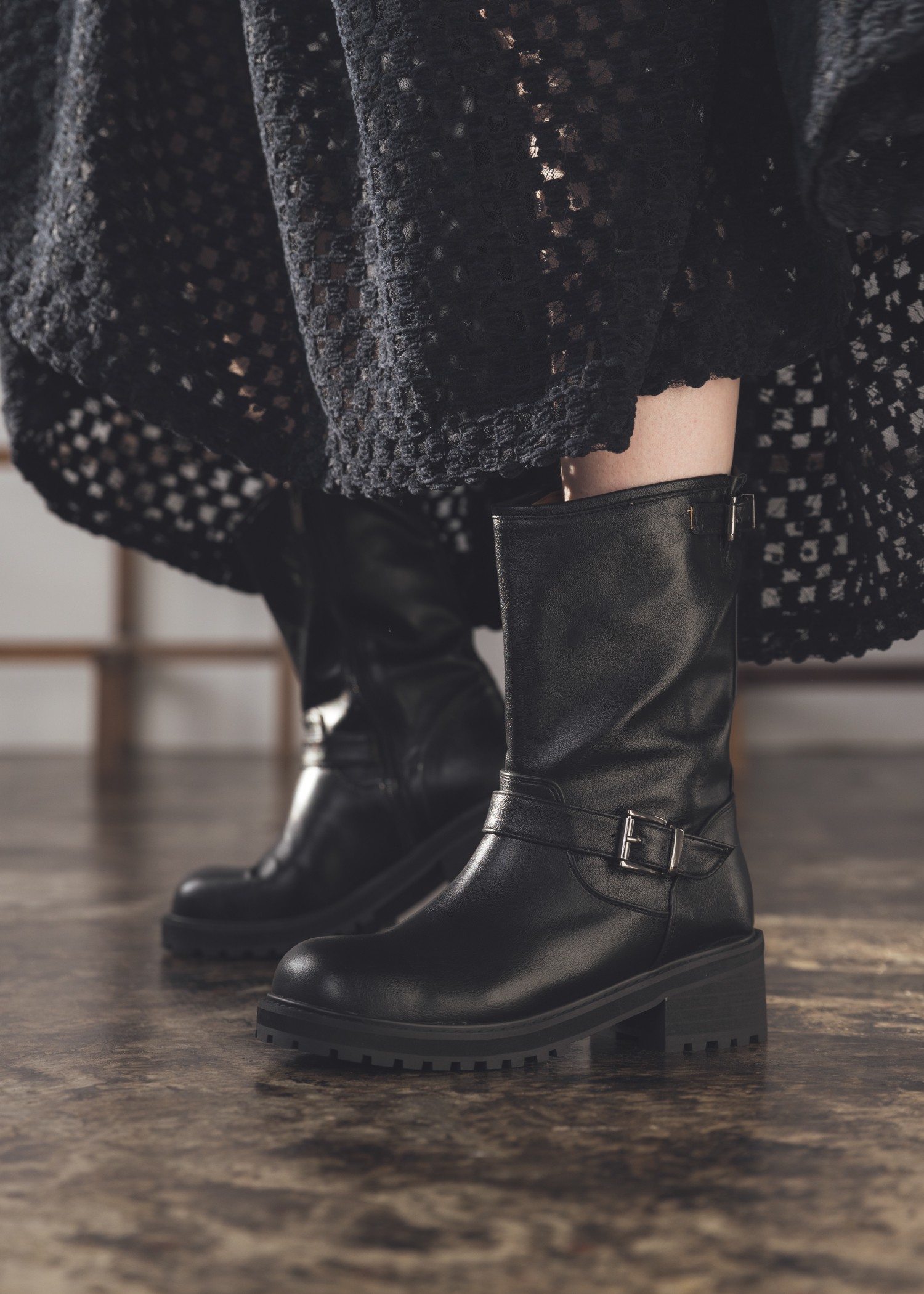 medium engineer boots