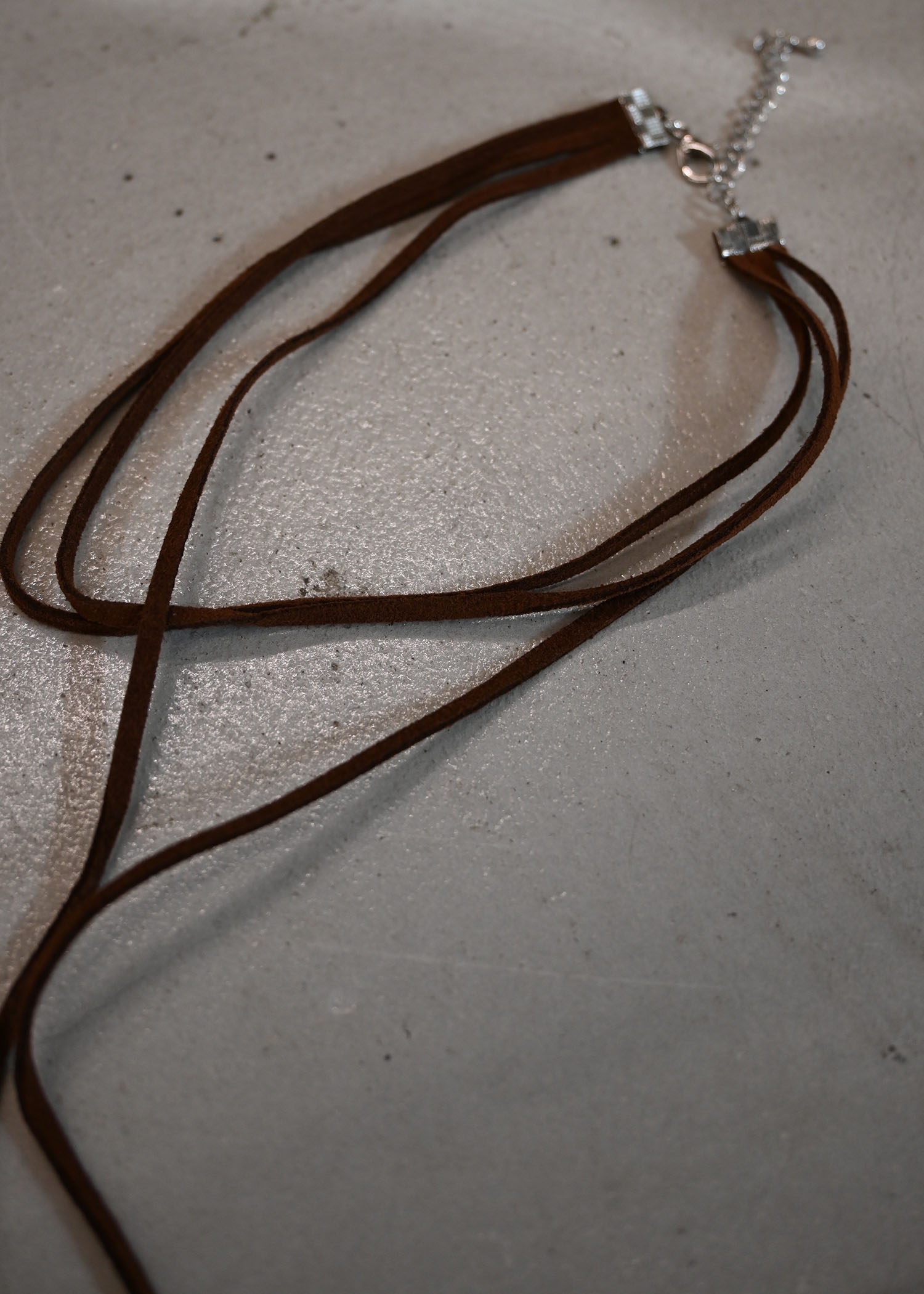 suede narrow choker