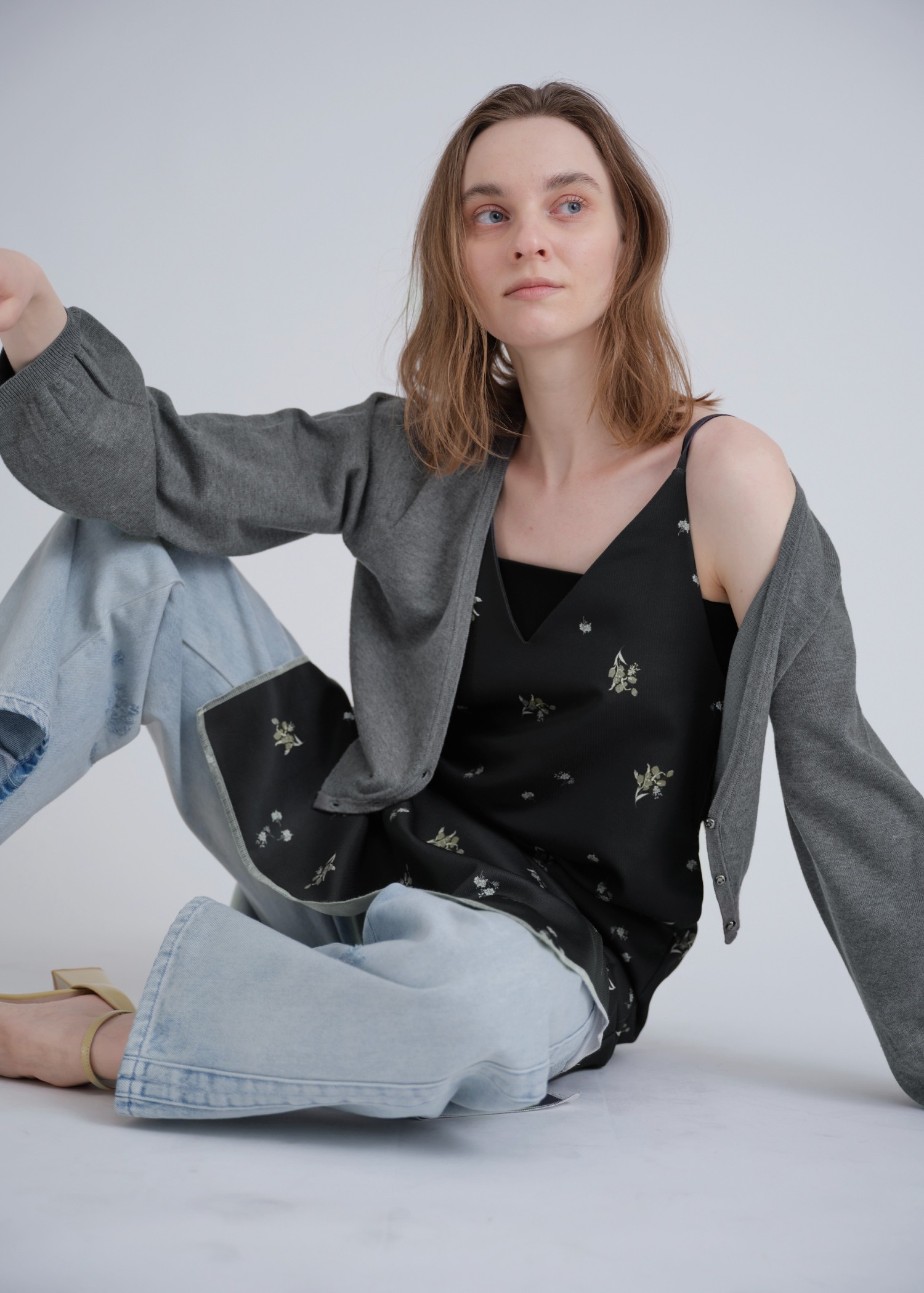 cropped V neck knit cardigan