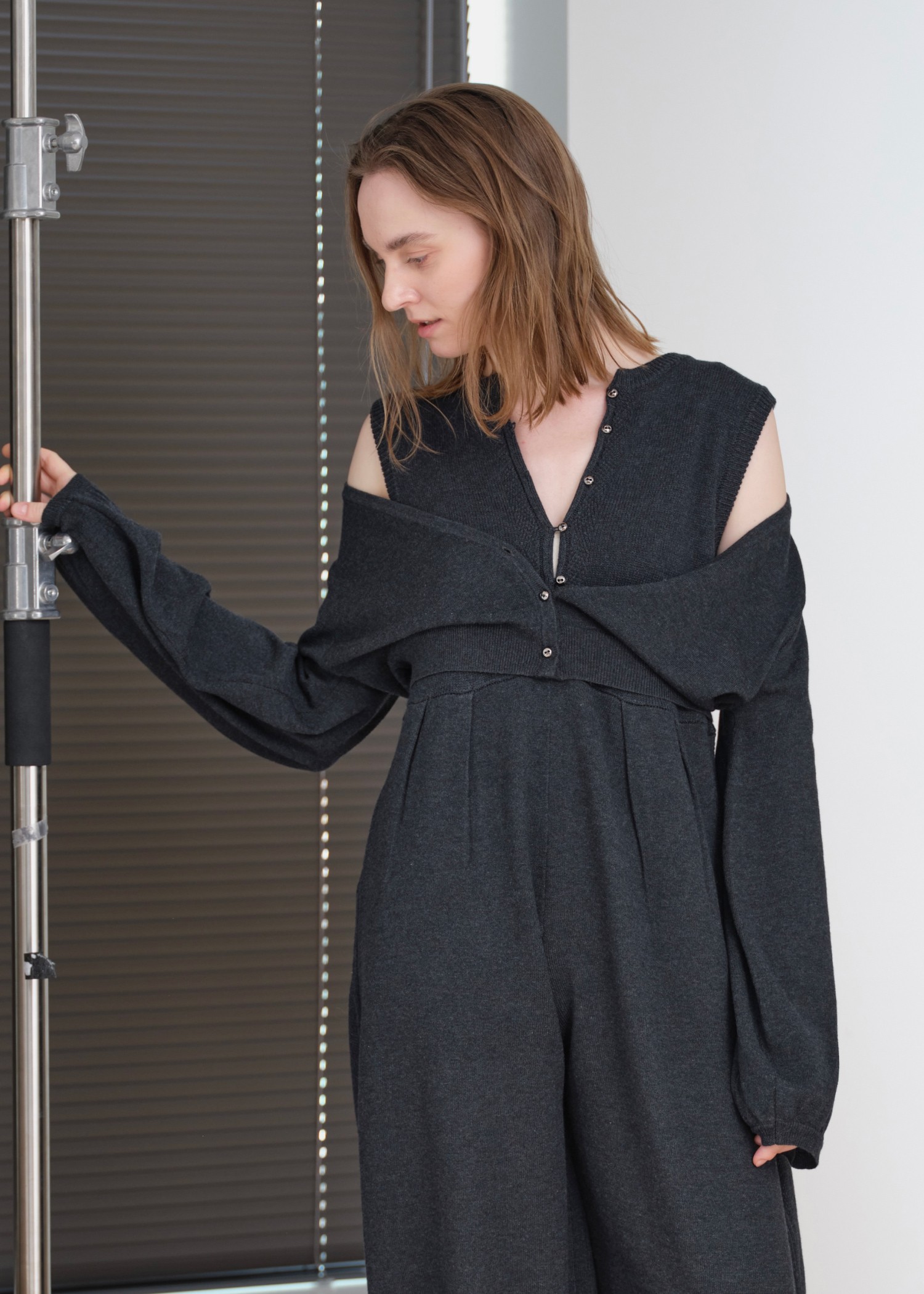 cropped V neck knit cardigan