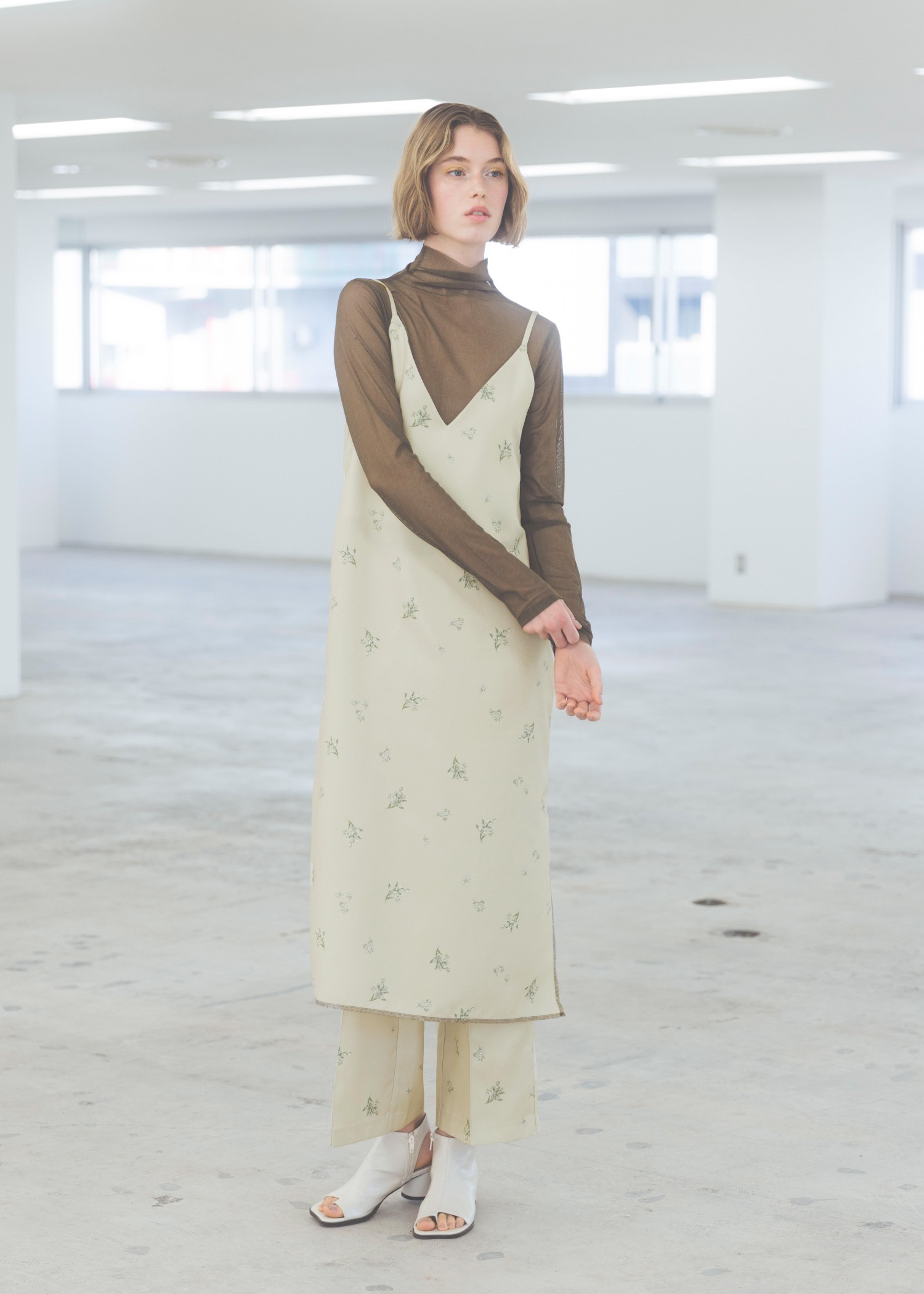 deep side slit ditsy print camisole OP