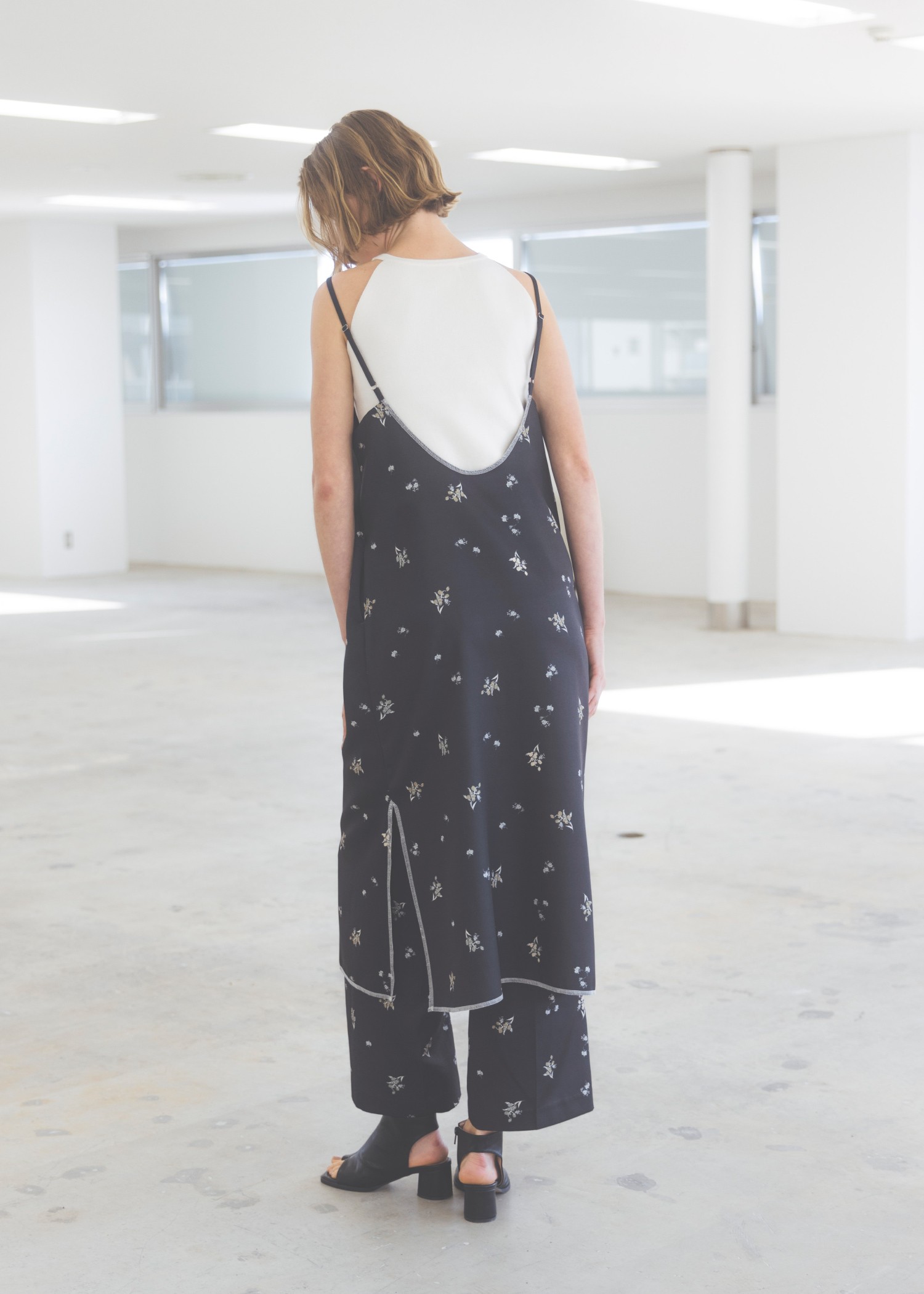 deep side slit ditsy print camisole OP