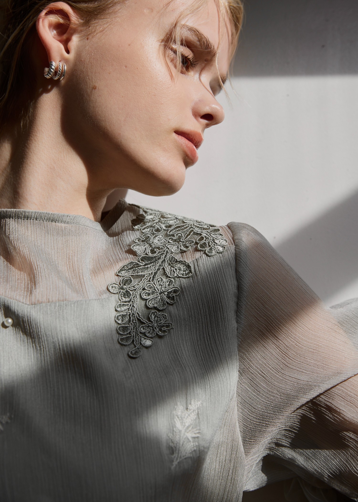 hem tiered volume sleeve embroidery OP