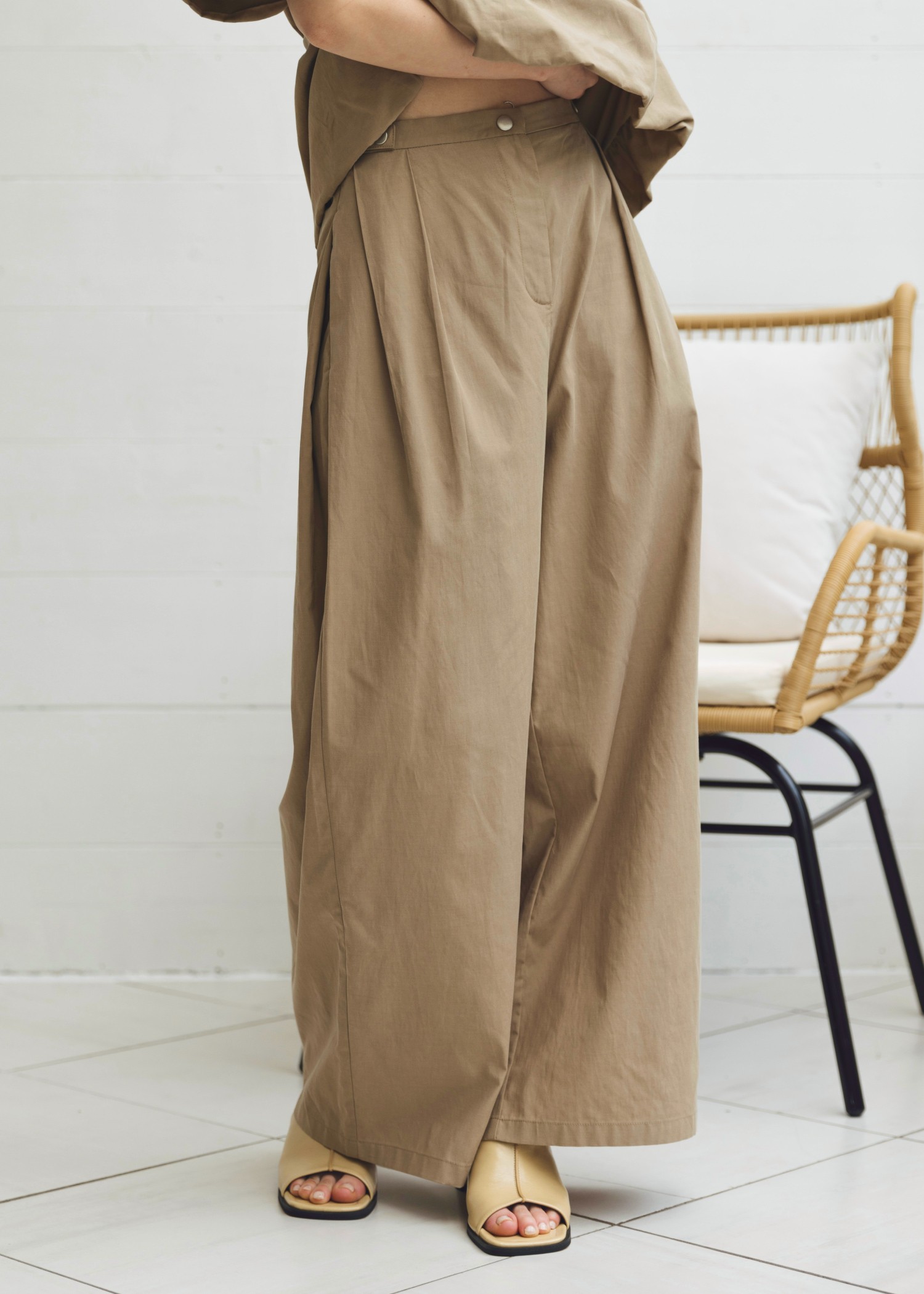 waist tab side tuck PT