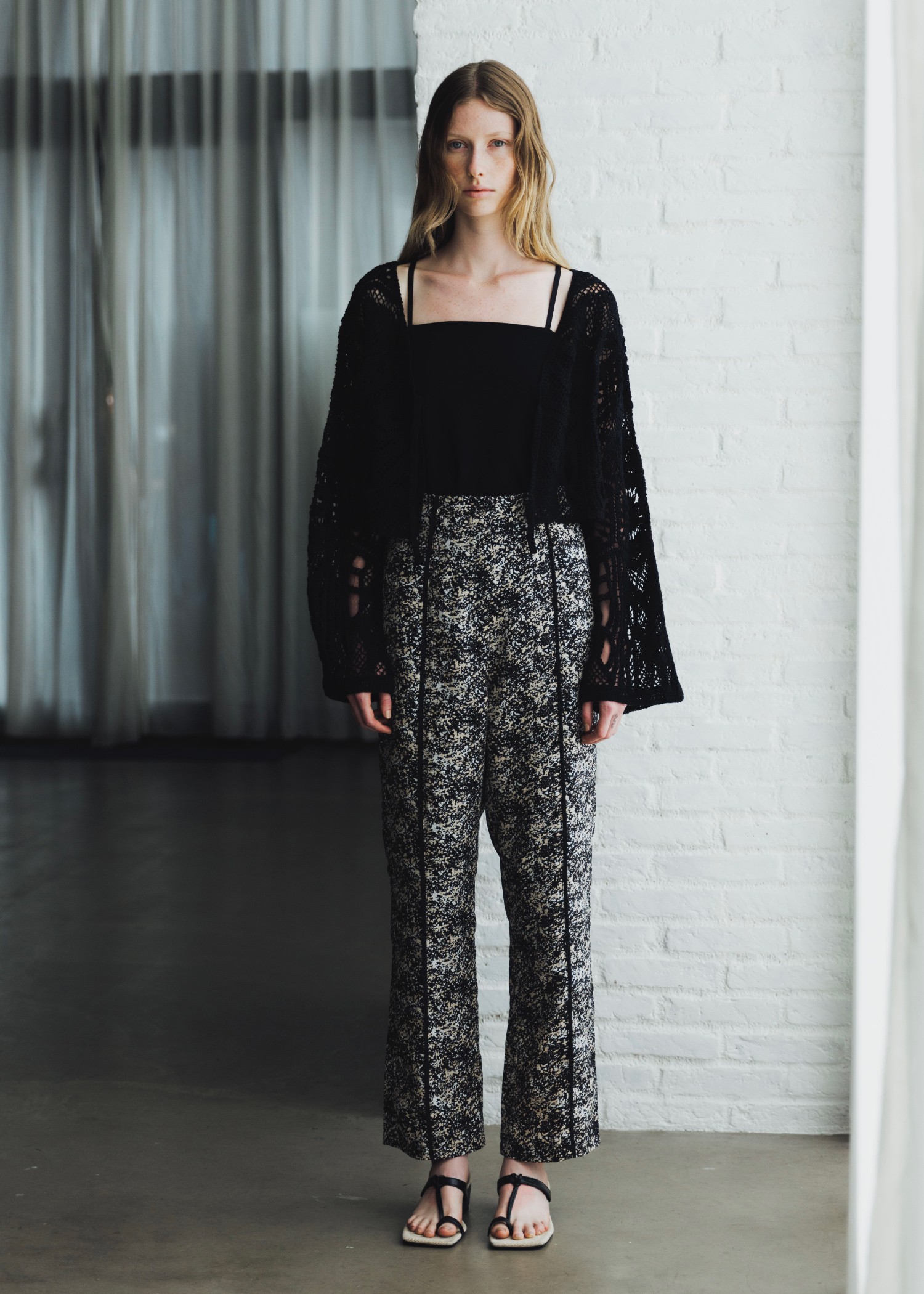 flowing line back slit piping PT