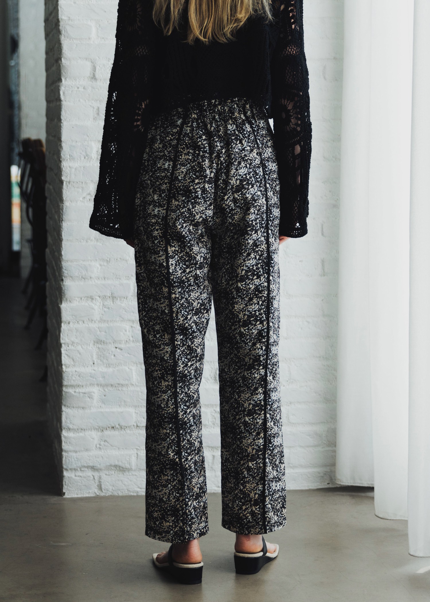 flowing line back slit piping PT