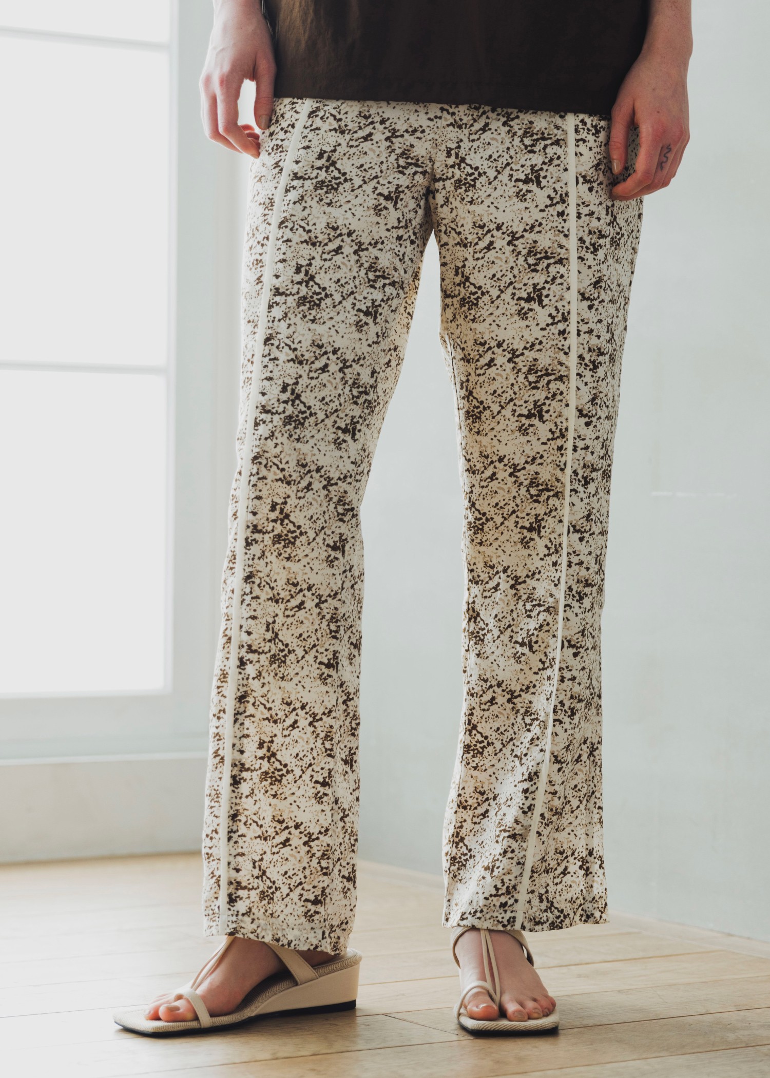 flowing line back slit piping PT