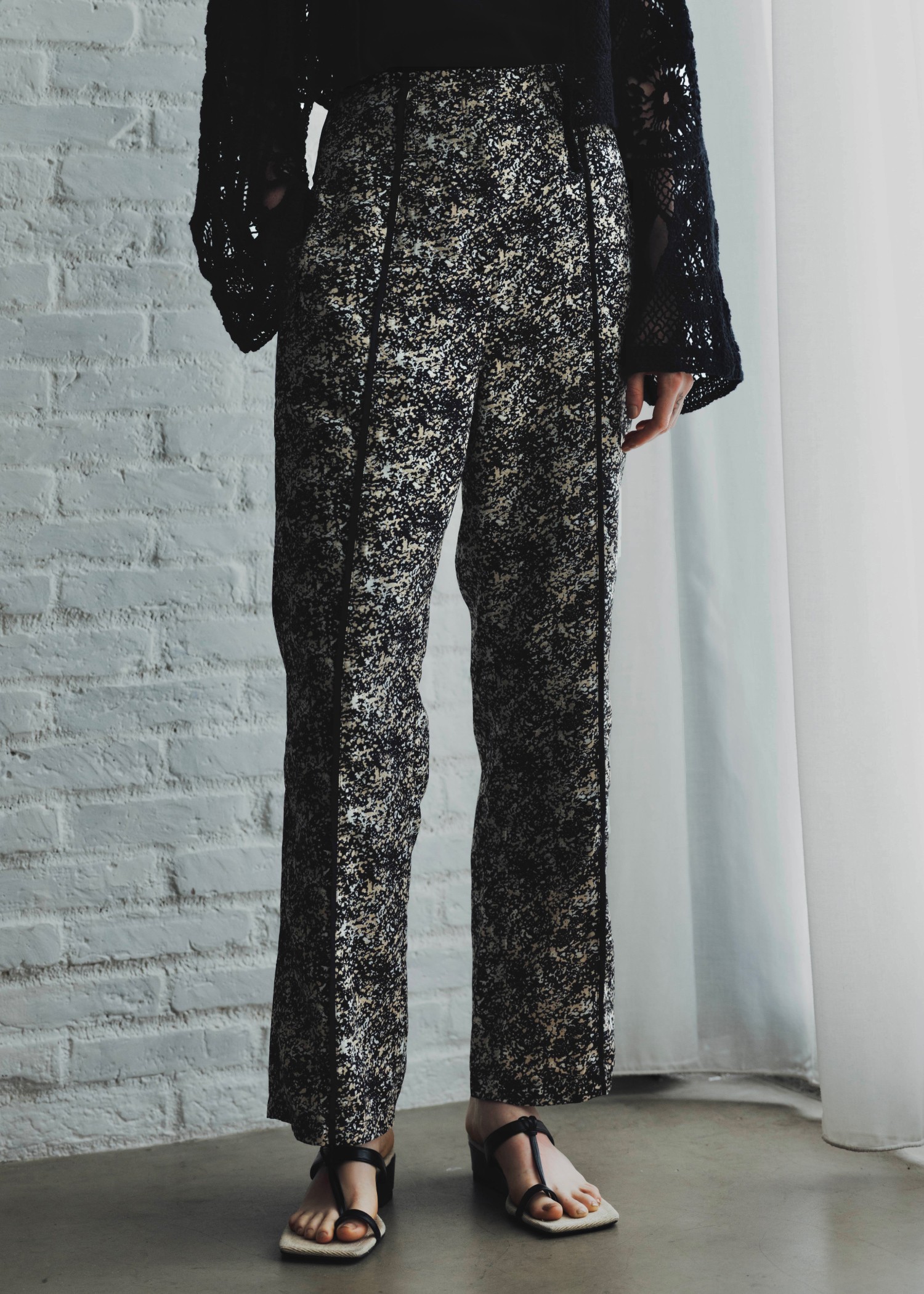 flowing line back slit piping PT