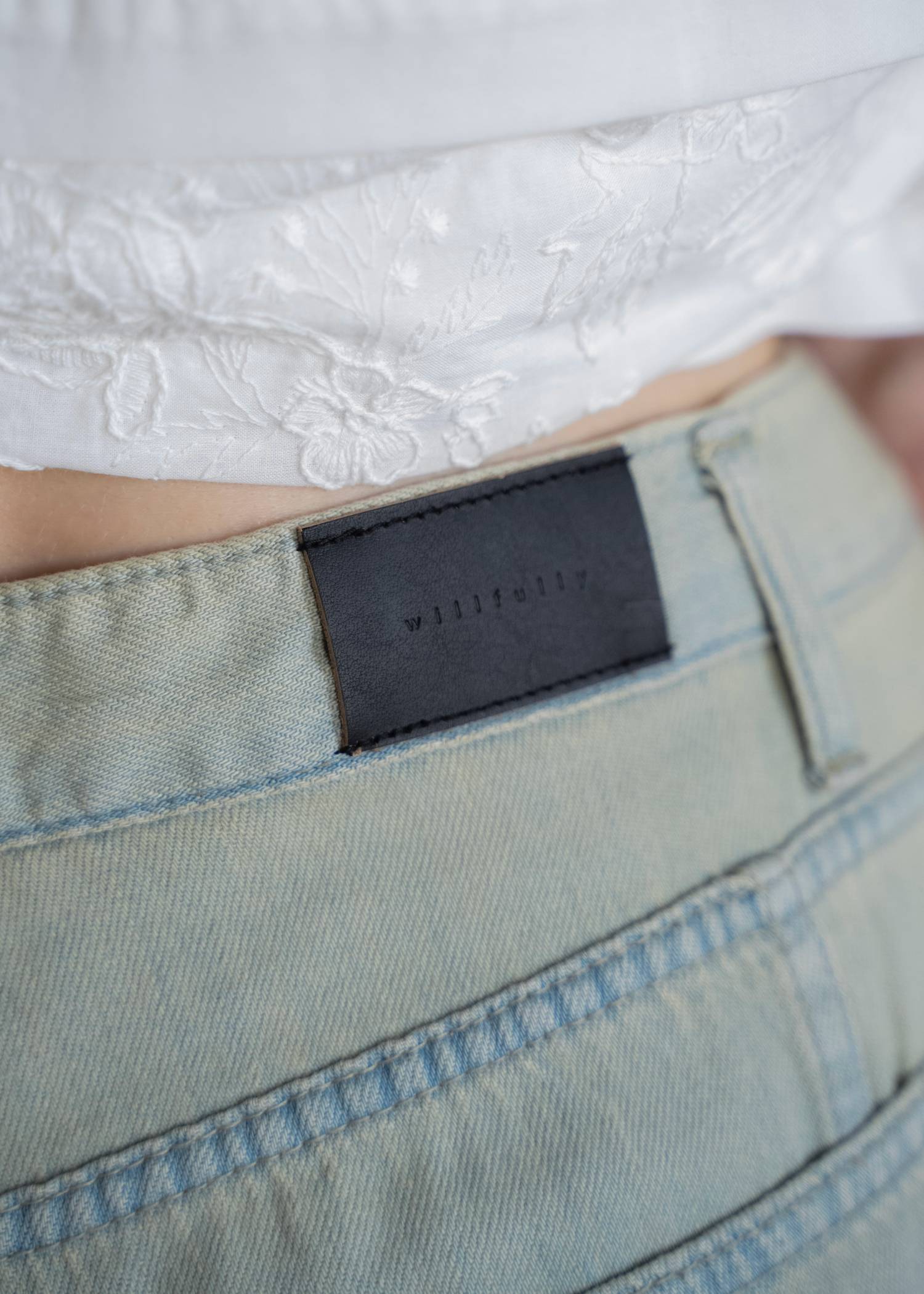 light oz curve silhouette darts denim