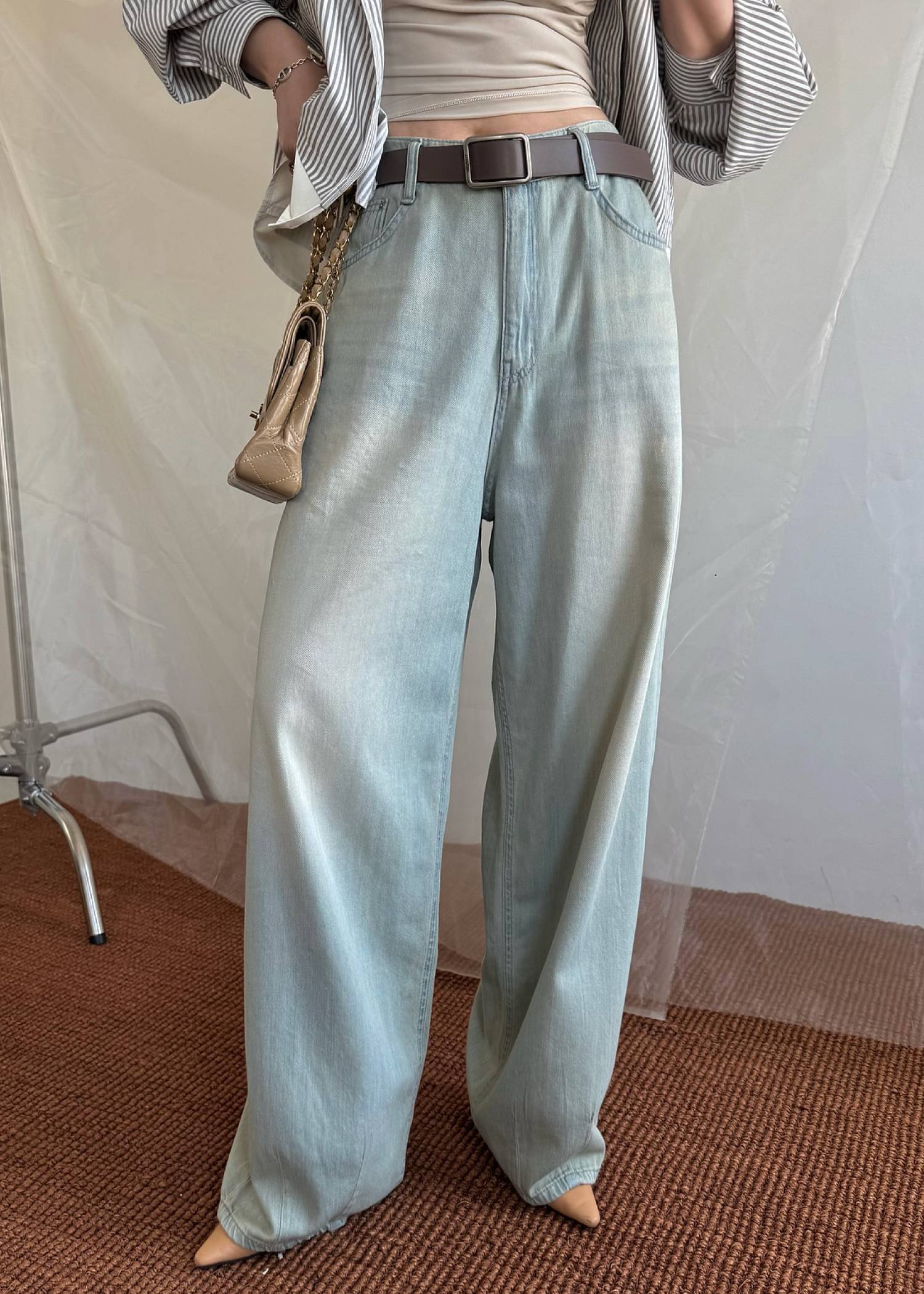 light oz curve silhouette darts denim