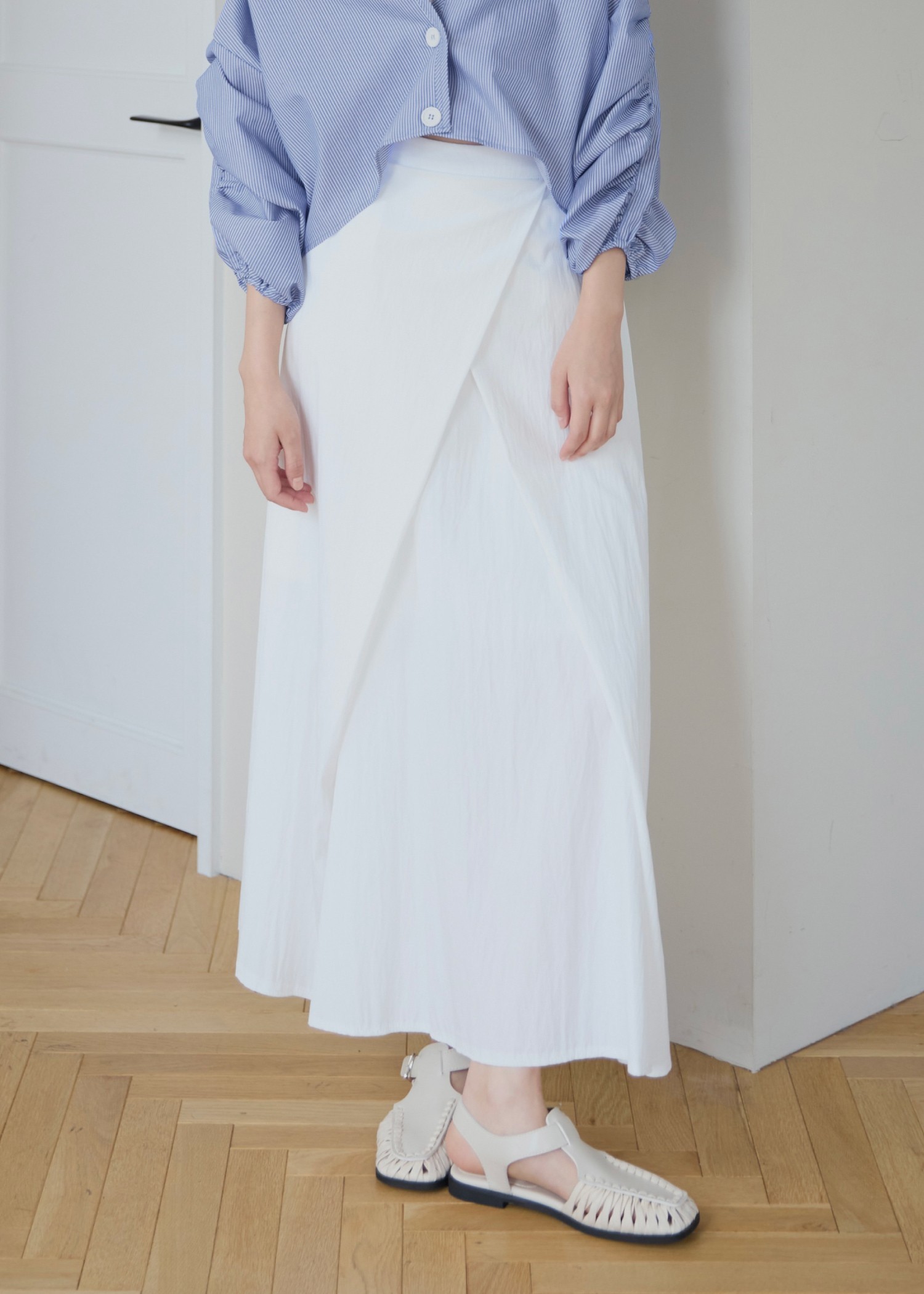 front deep tuck flare SK