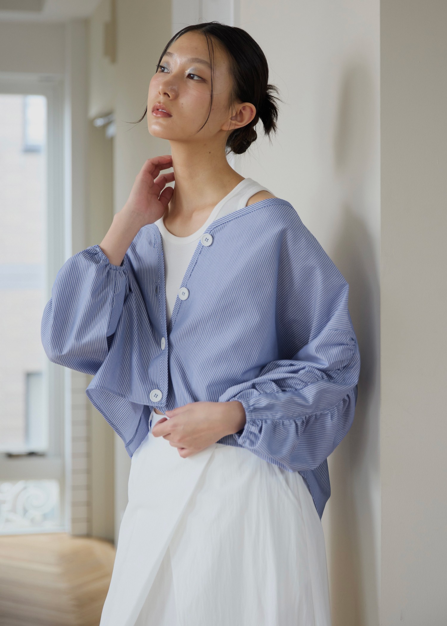 volume gather sleeve v neck BL