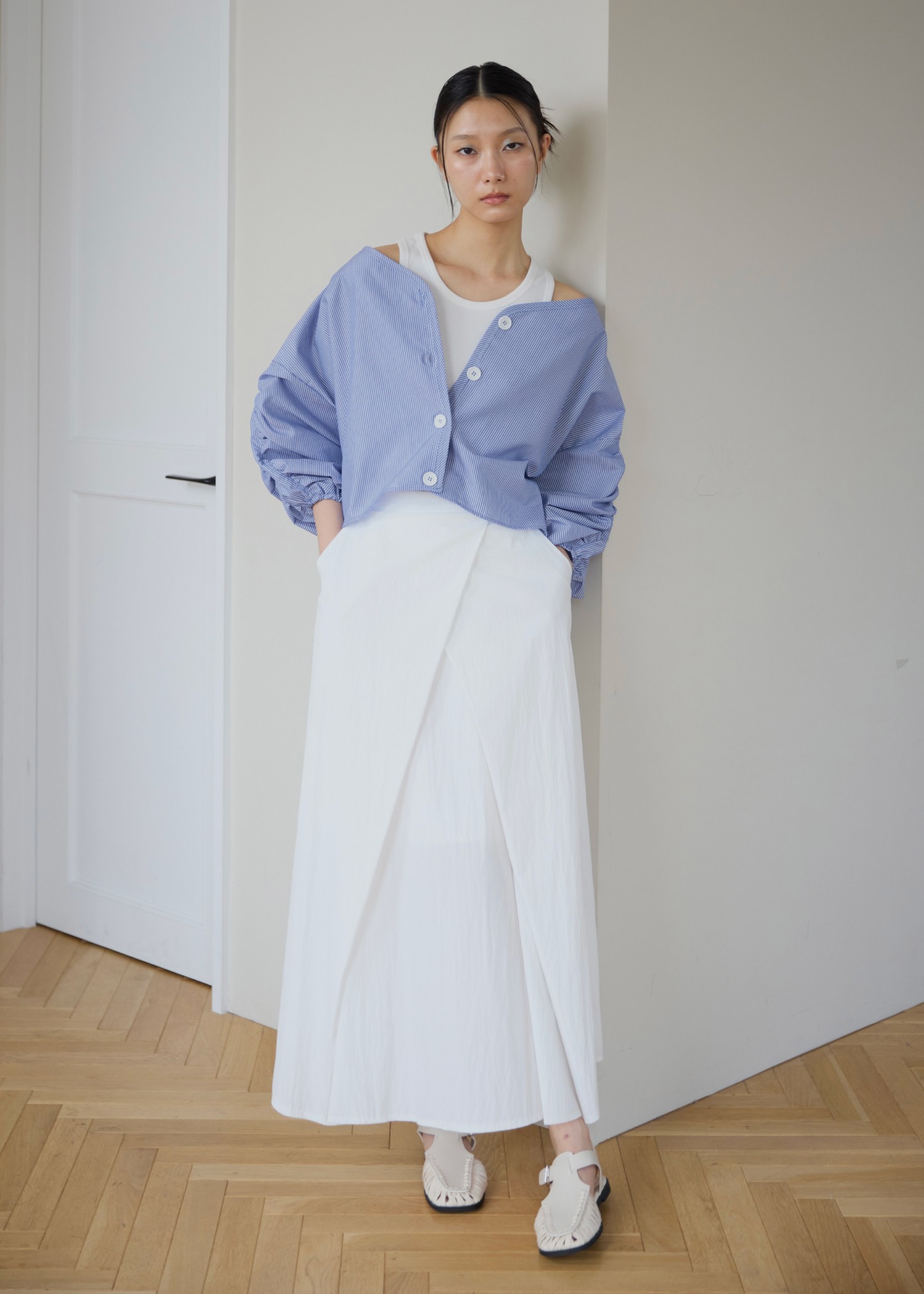 volume gather sleeve v neck BL