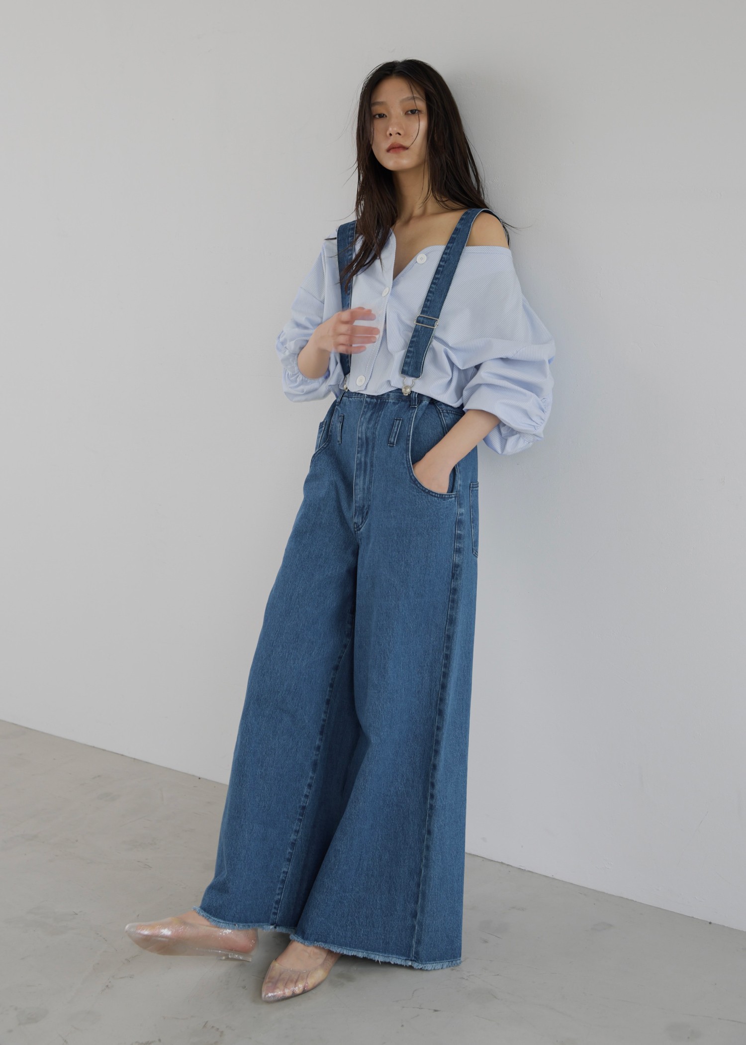 volume gather sleeve v neck BL