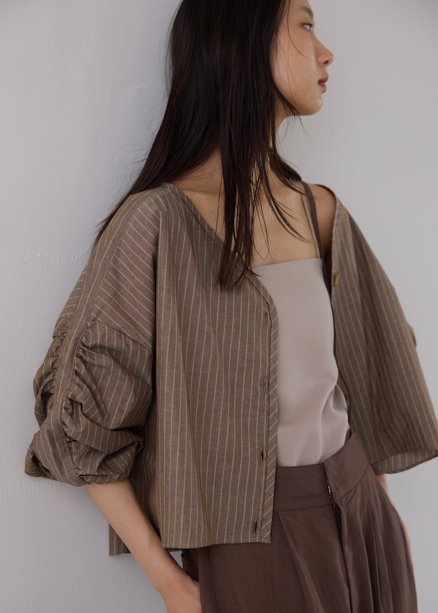 volume gather sleeve v neck BL